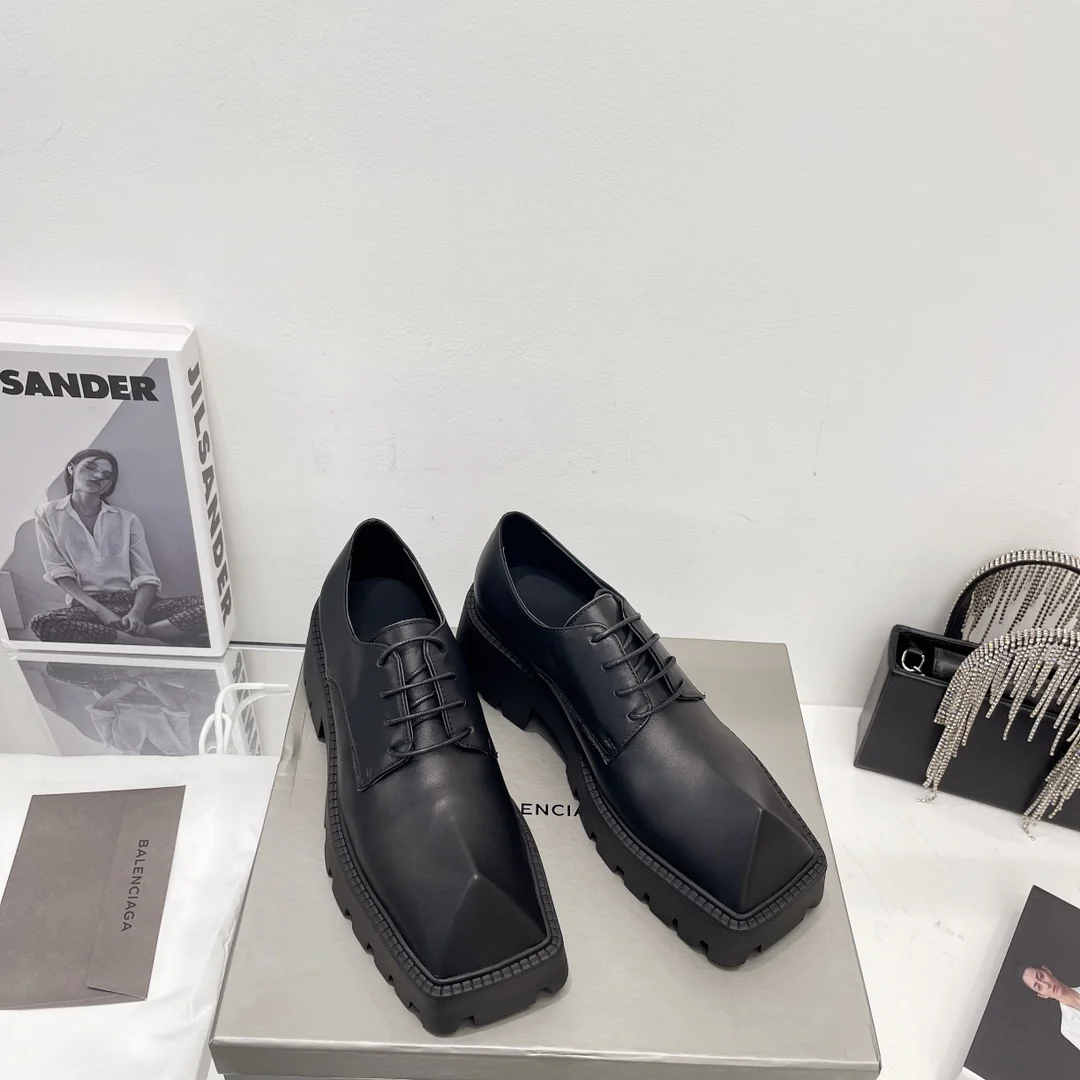 Туфли-дерби Balenciaga с квадратным носком