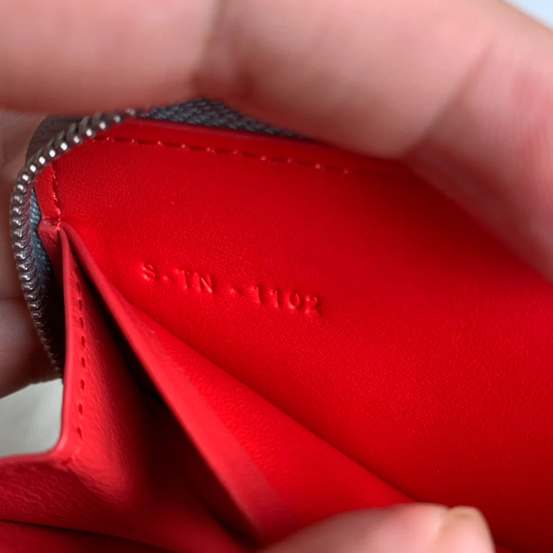 Celine 拉链长夹-荔枝皮-云雾蓝