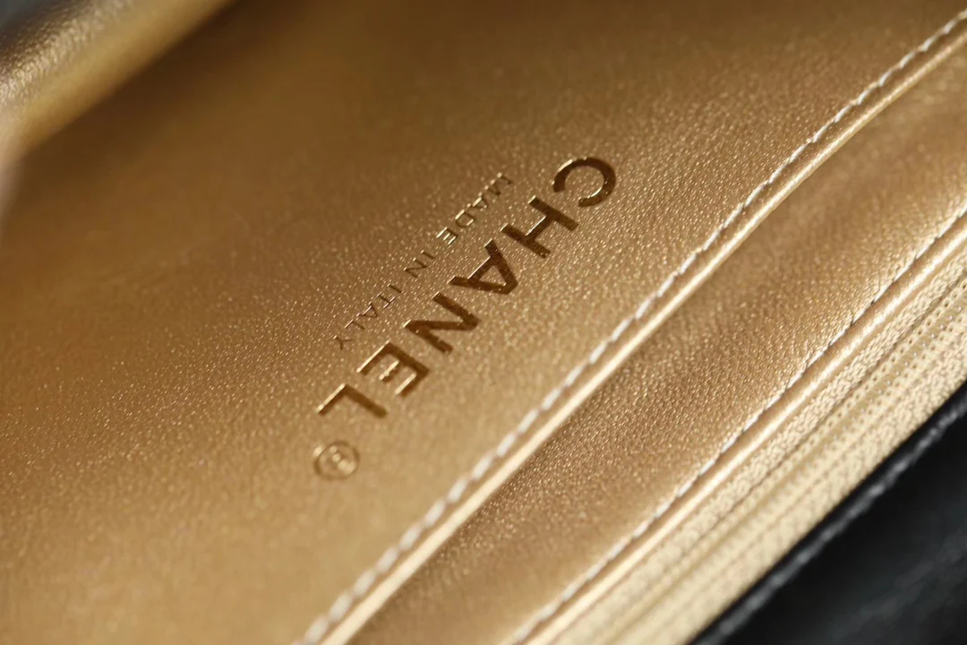 Сумка Chanel Gold Globe Square Fat Flap Bag - черная