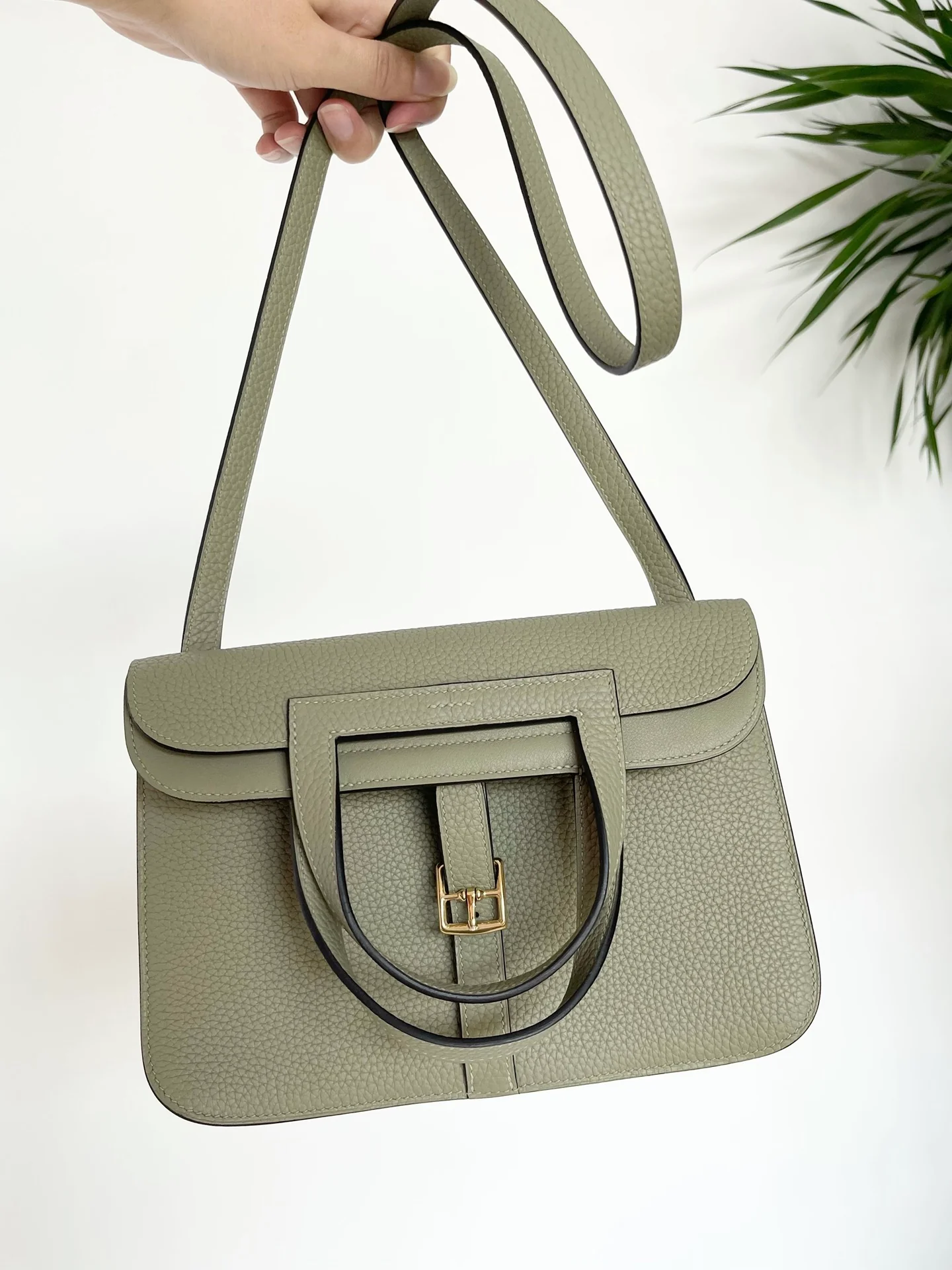 Hermes-halzan-25-sage green-tc-gold buckle