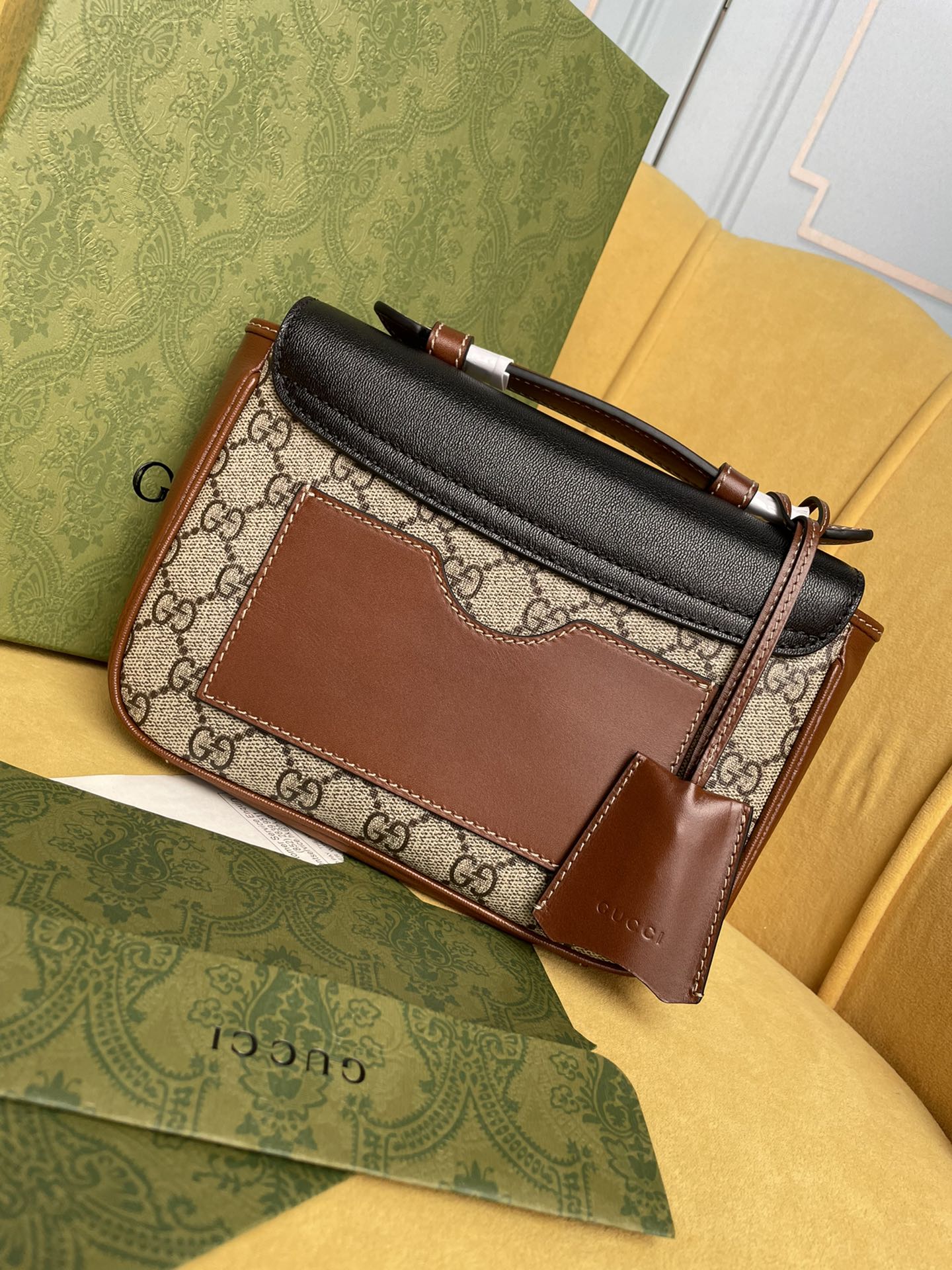 Сумка-мессенджер Gucci Lock - 1