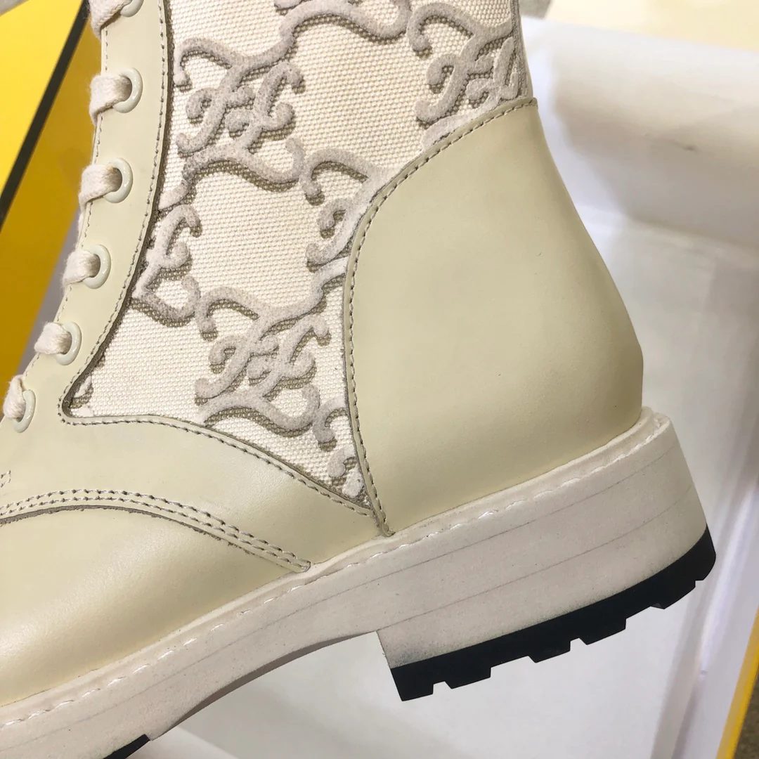Fendi - Ботинки-панамки анатомической формы - Высокие сапоги - Белый абрикосовый