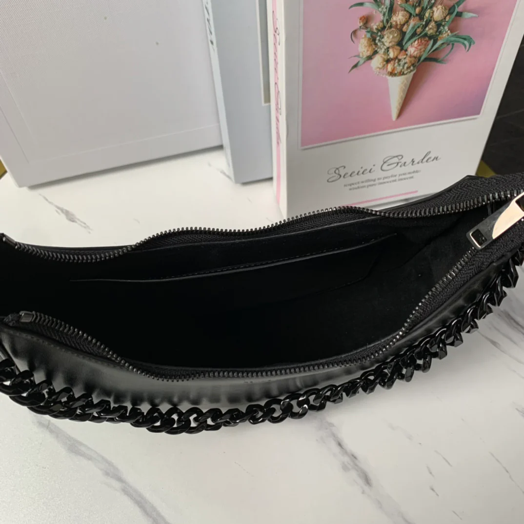 Сумка Celine Ava Moon Chain Bag - черная
