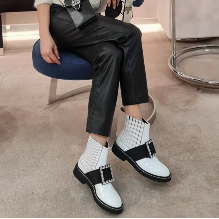 Ботильоны RV Shoes - 22ss - с пряжкой и стразами - в стиле Оуян Наны - белые