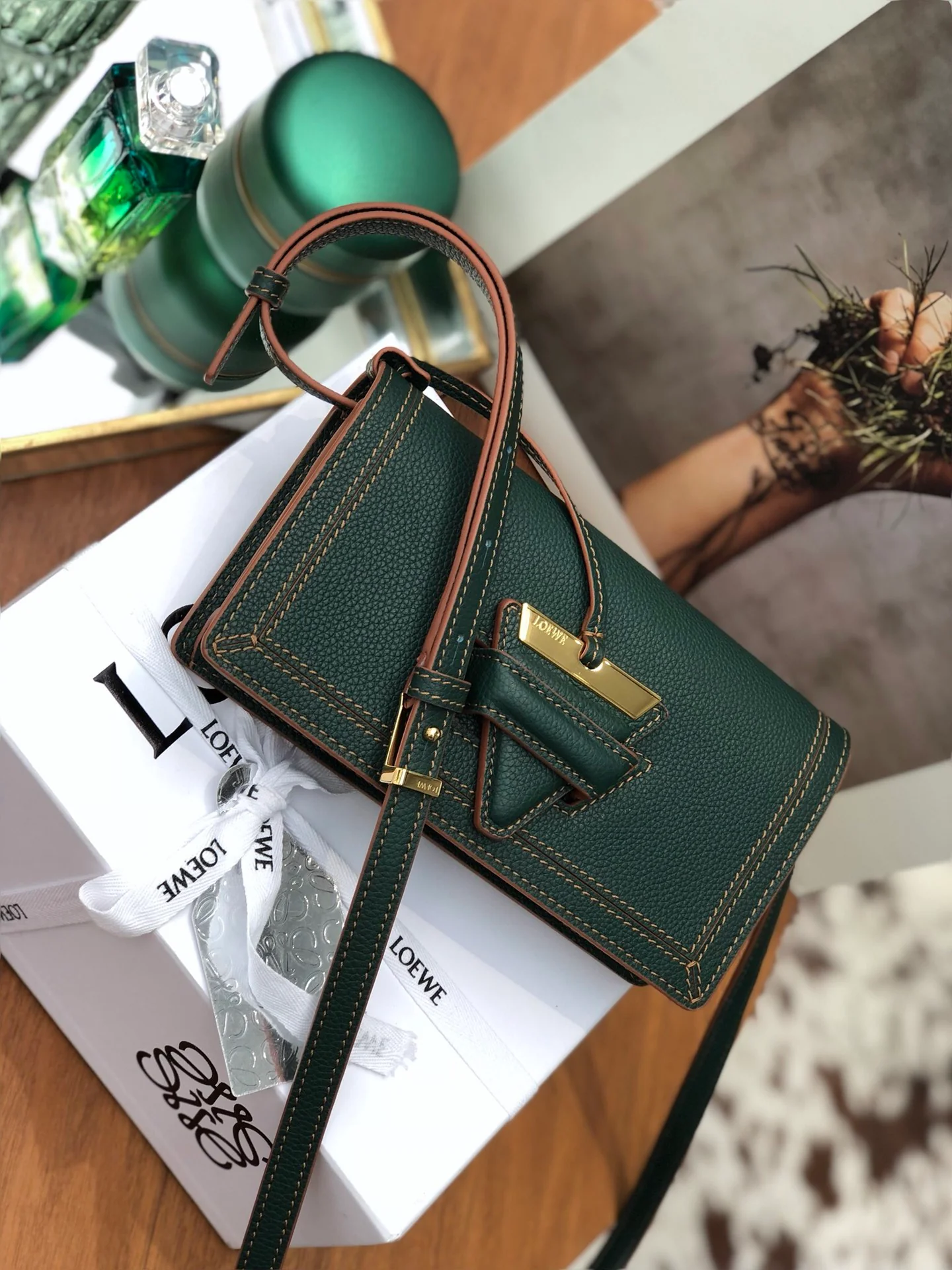 Сумка-треугольник Loewe, новая версия 2020 года - мини.