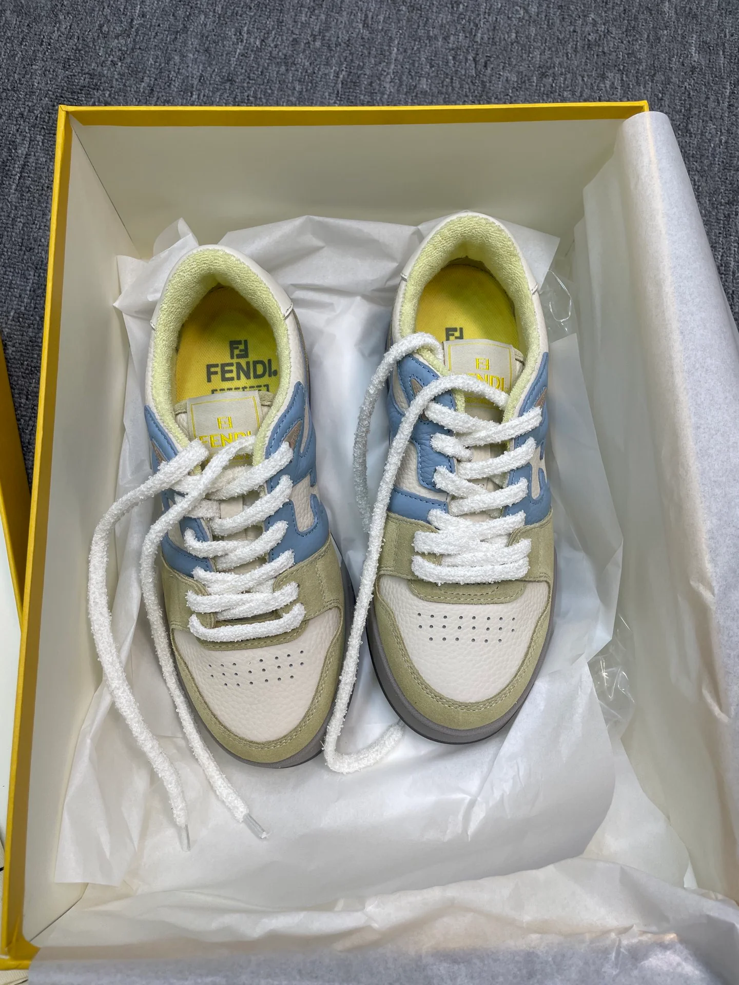 Синие кроссовки Fendi - повседневная обувь