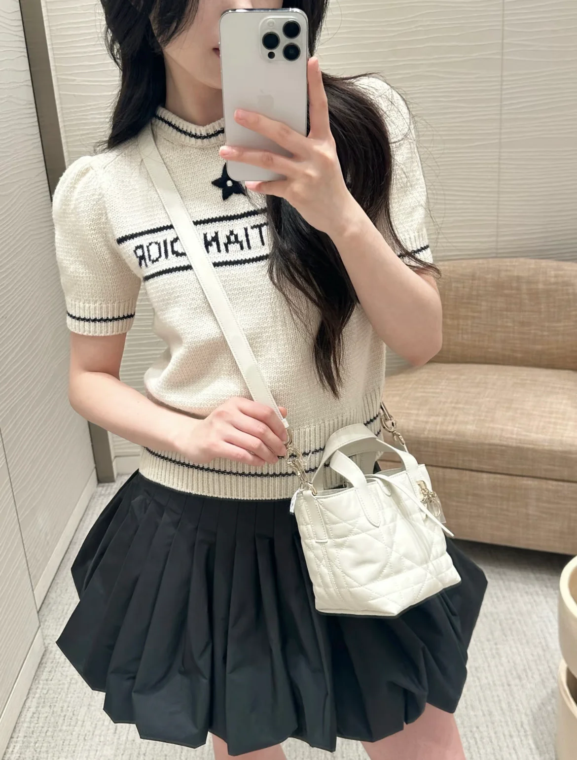 Dior Toujours вертикальная мини-белая