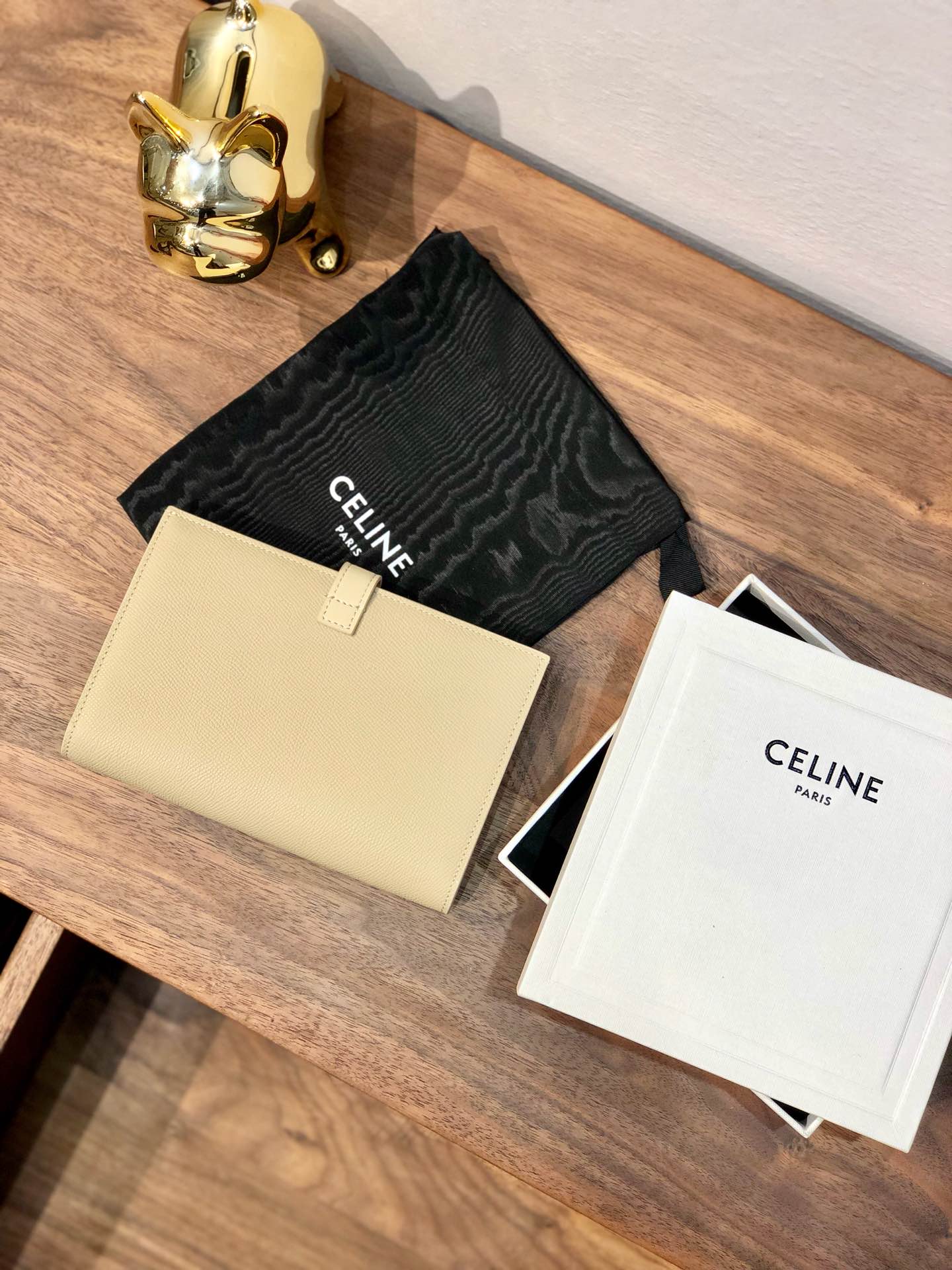 Кошелек Celine с ремешком из зернистой телячьей кожи - 1 шт.