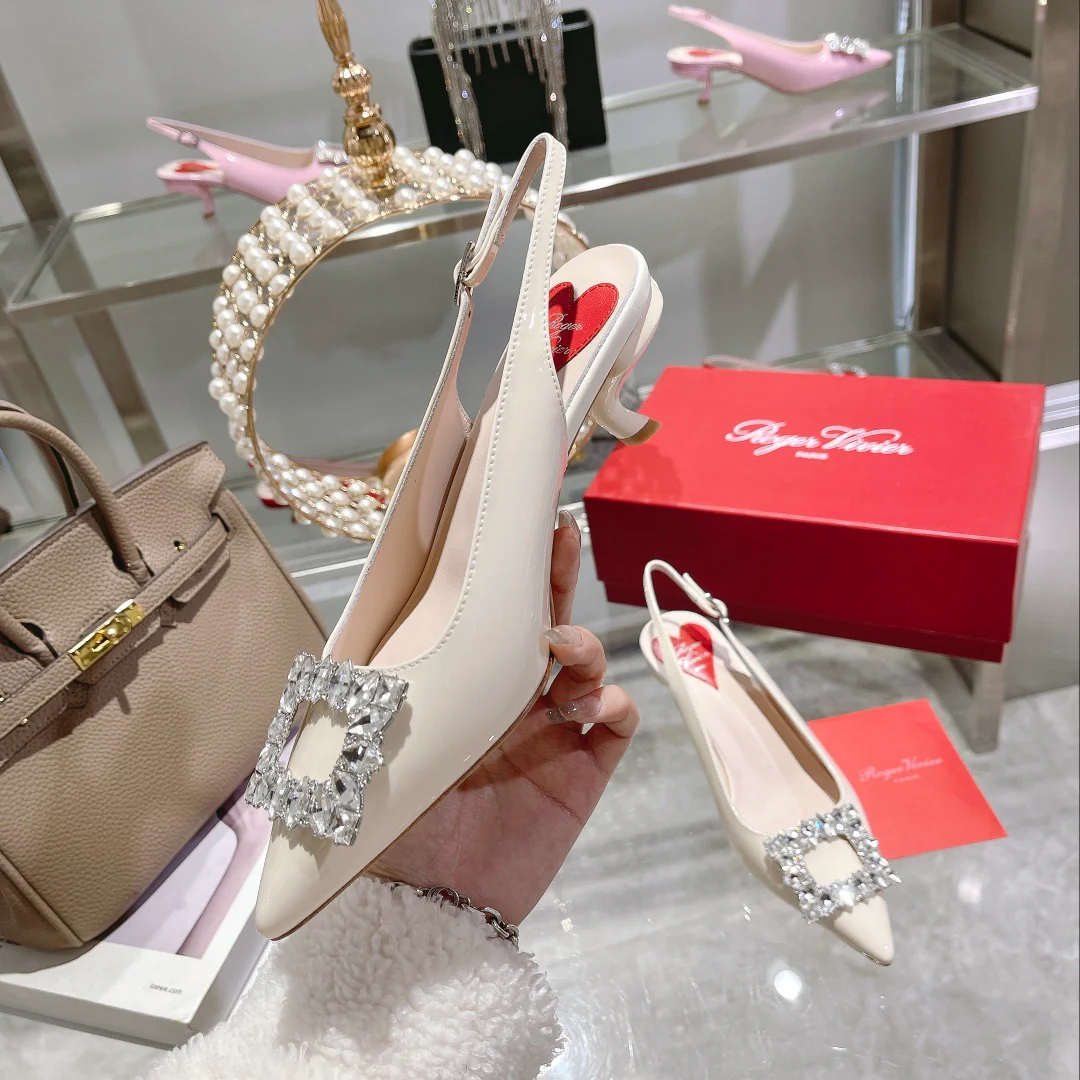 Обувь RV - Новинка ранней весны 2023 года - Туфли на низком каблуке с острым носком из натуральной кожи - Бежевые