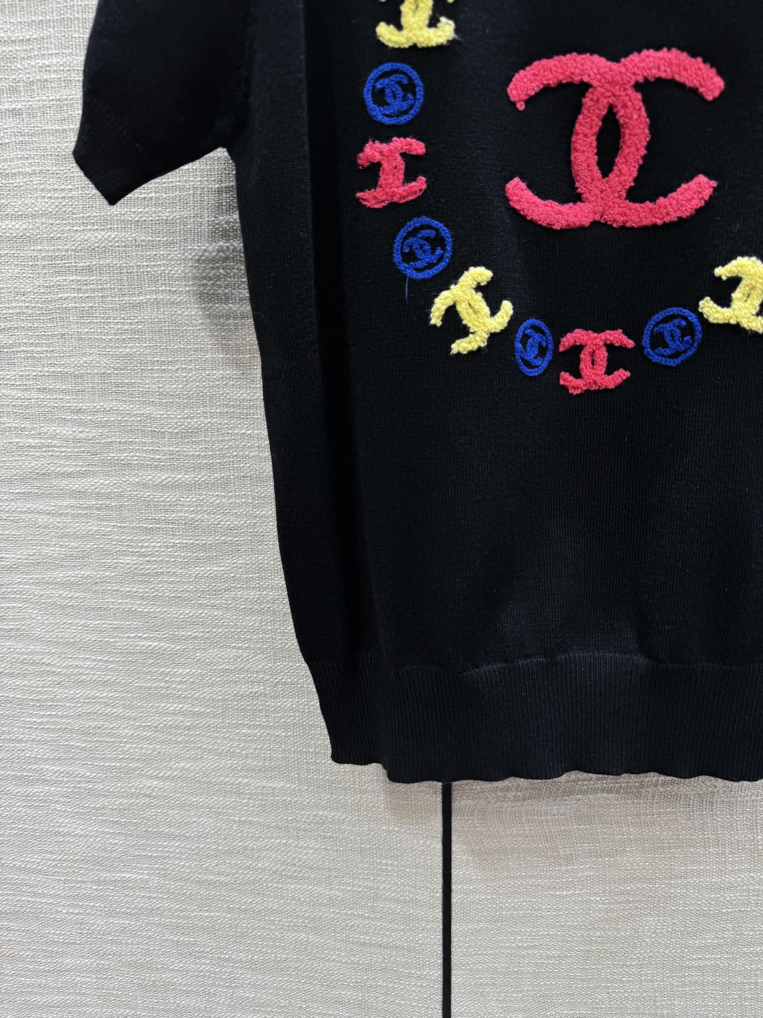 Футболка Chanel 2403 Double C Knit с коротким рукавом - черная