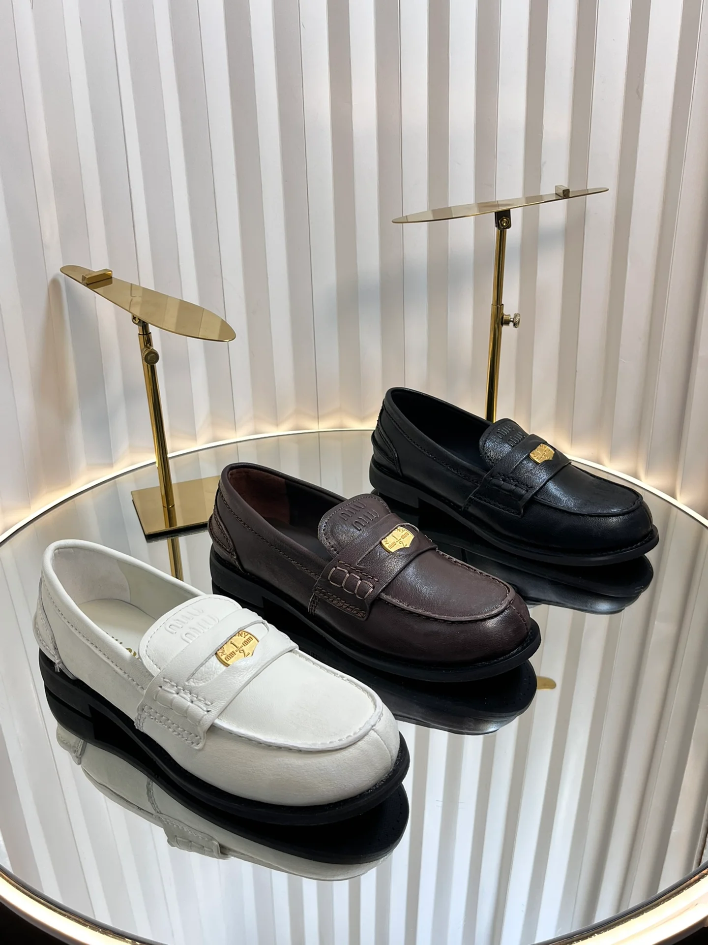 Ретро-лоферы Miu Miu 2024 — изображение из коллекции