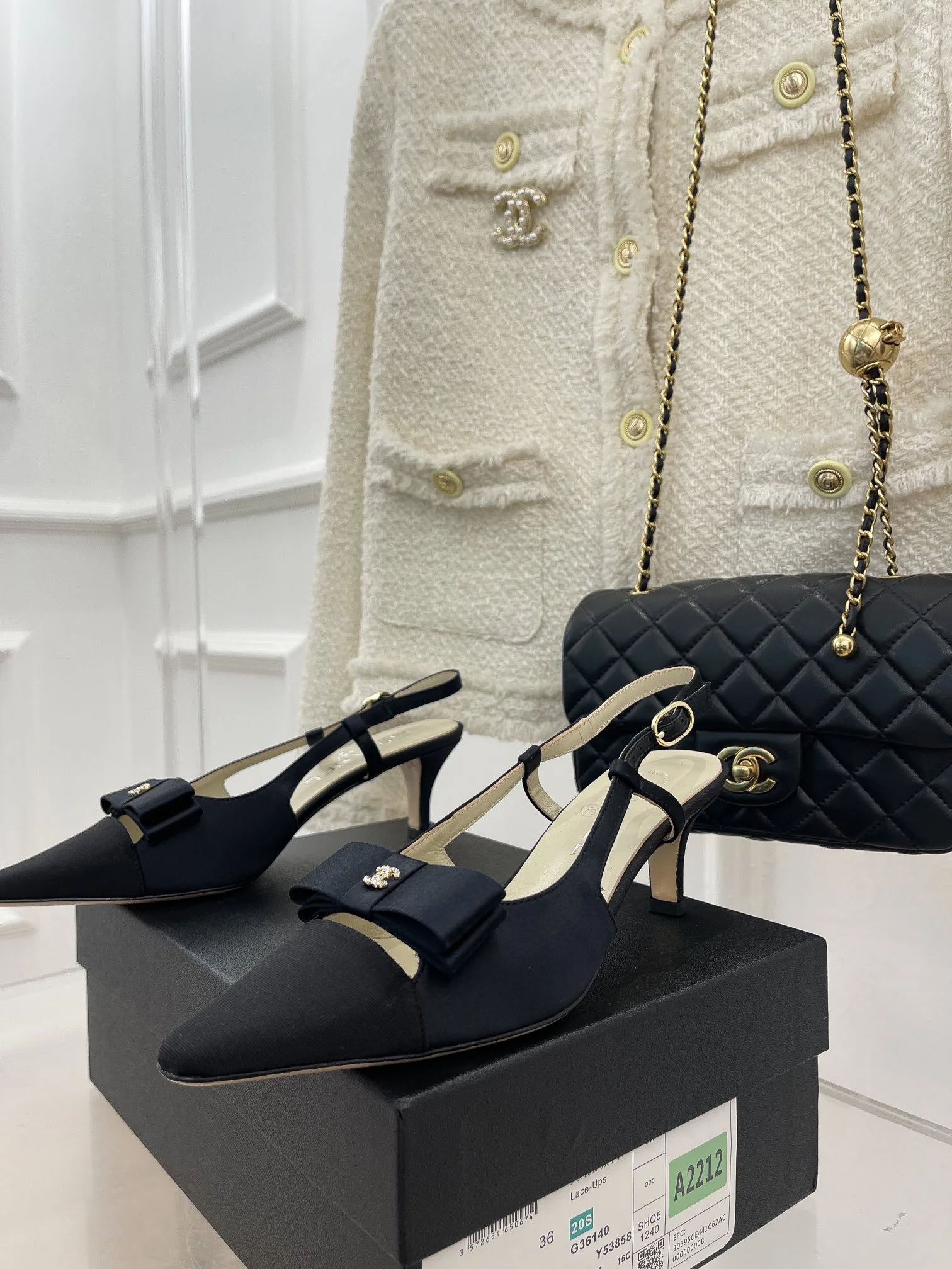 Новинка сезона весна/лето 2023 от Chanel - винтажные босоножки на высоком каблуке с бантом - 5 см - черные