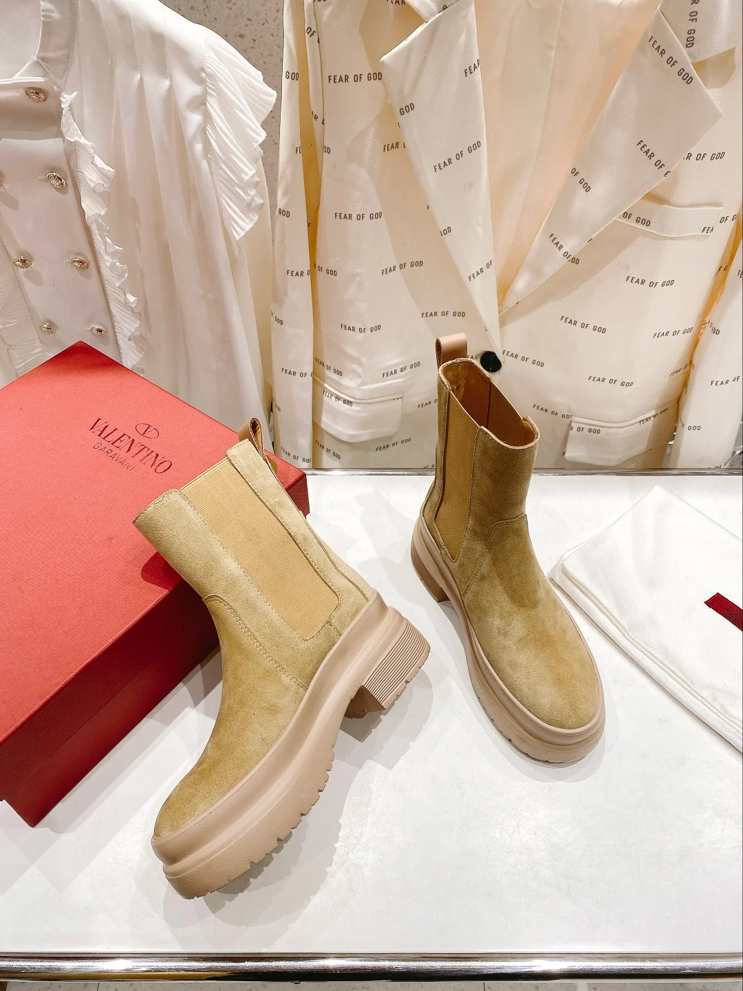 Ботильоны на платформе Valentino до середины икры - абрикосового цвета