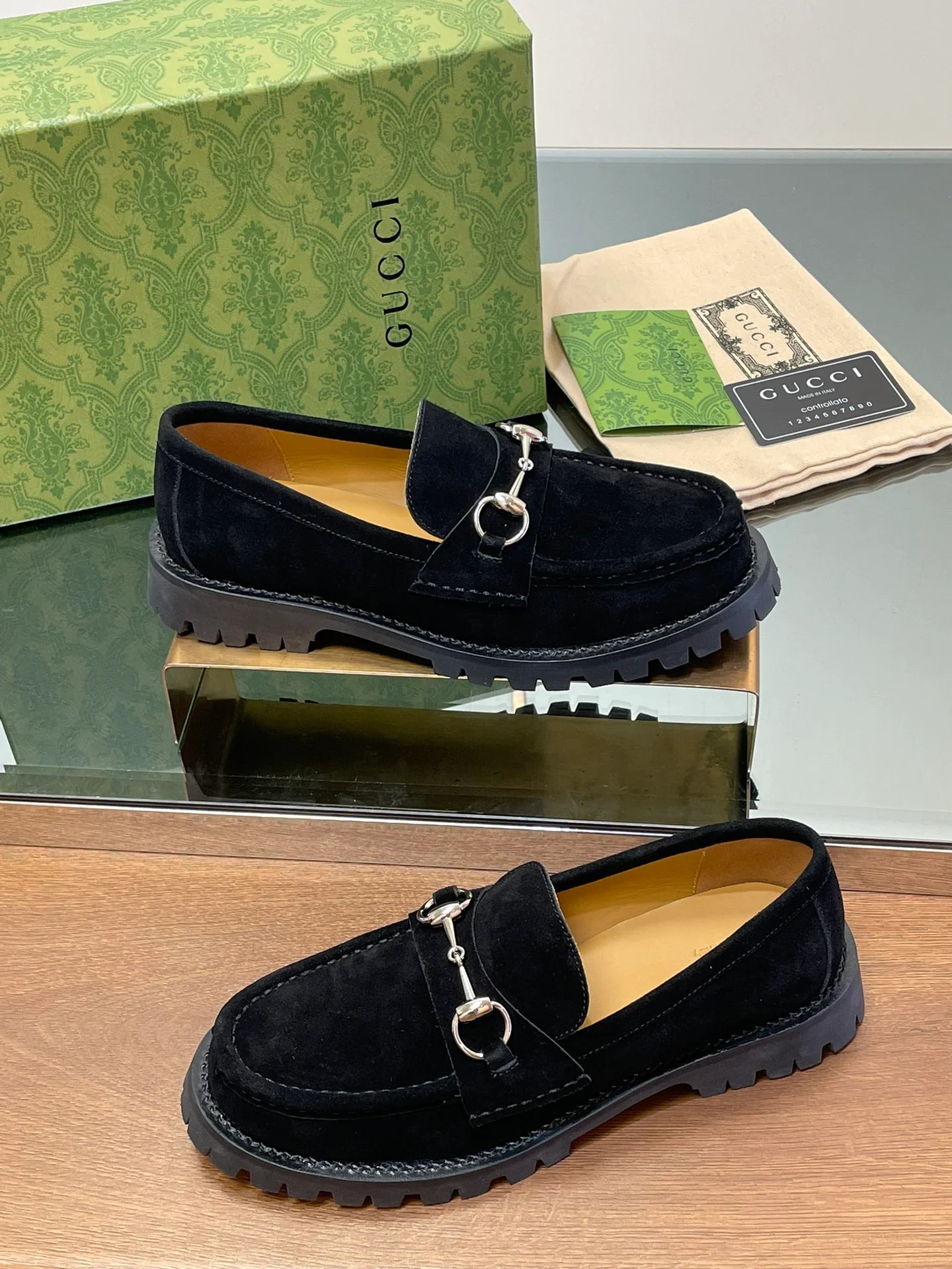 Замшевые лоферы Gucci 2024 - черные