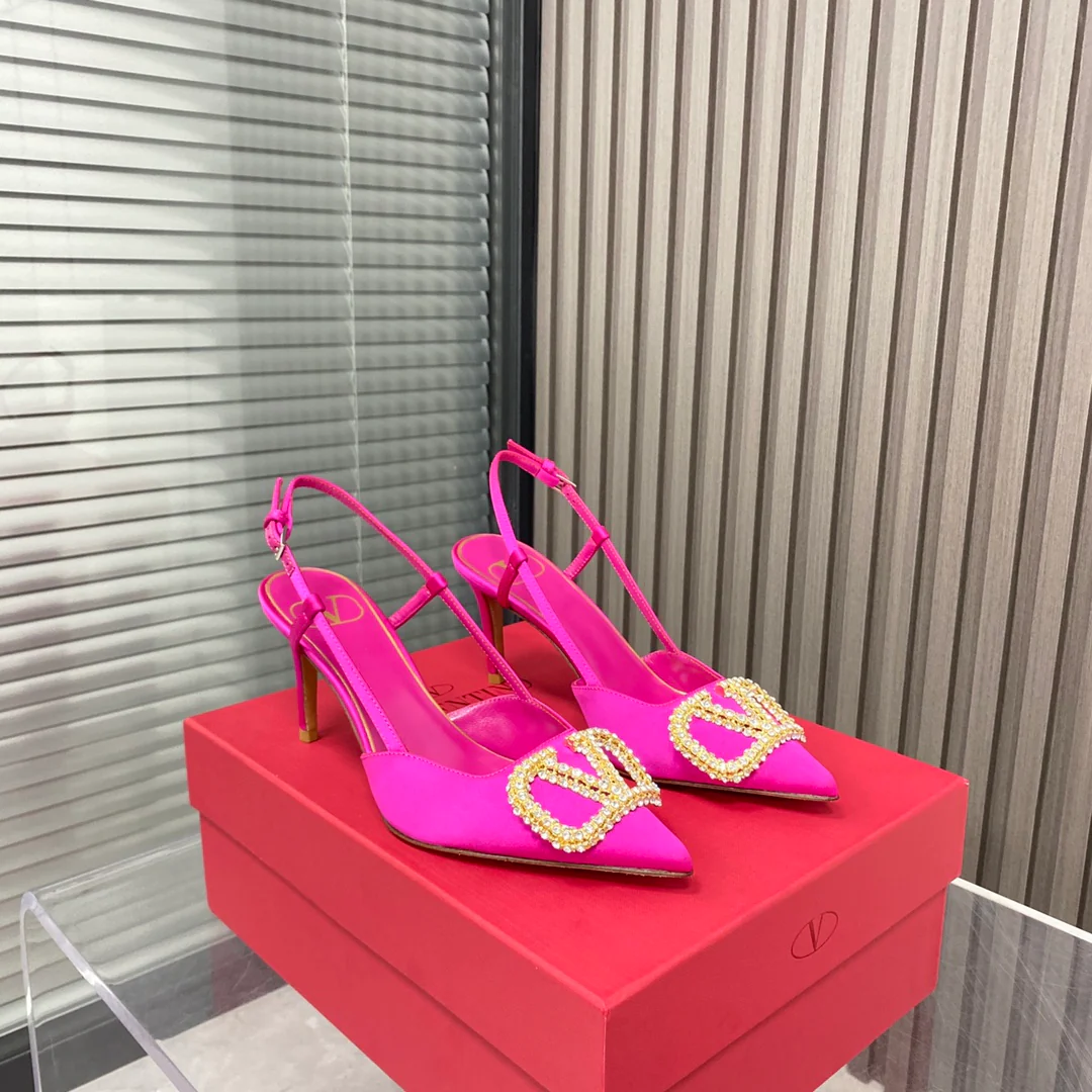 Valentino - Новейшая коллекция бутика - Сандалии и туфли на каблуках с V-образным вырезом