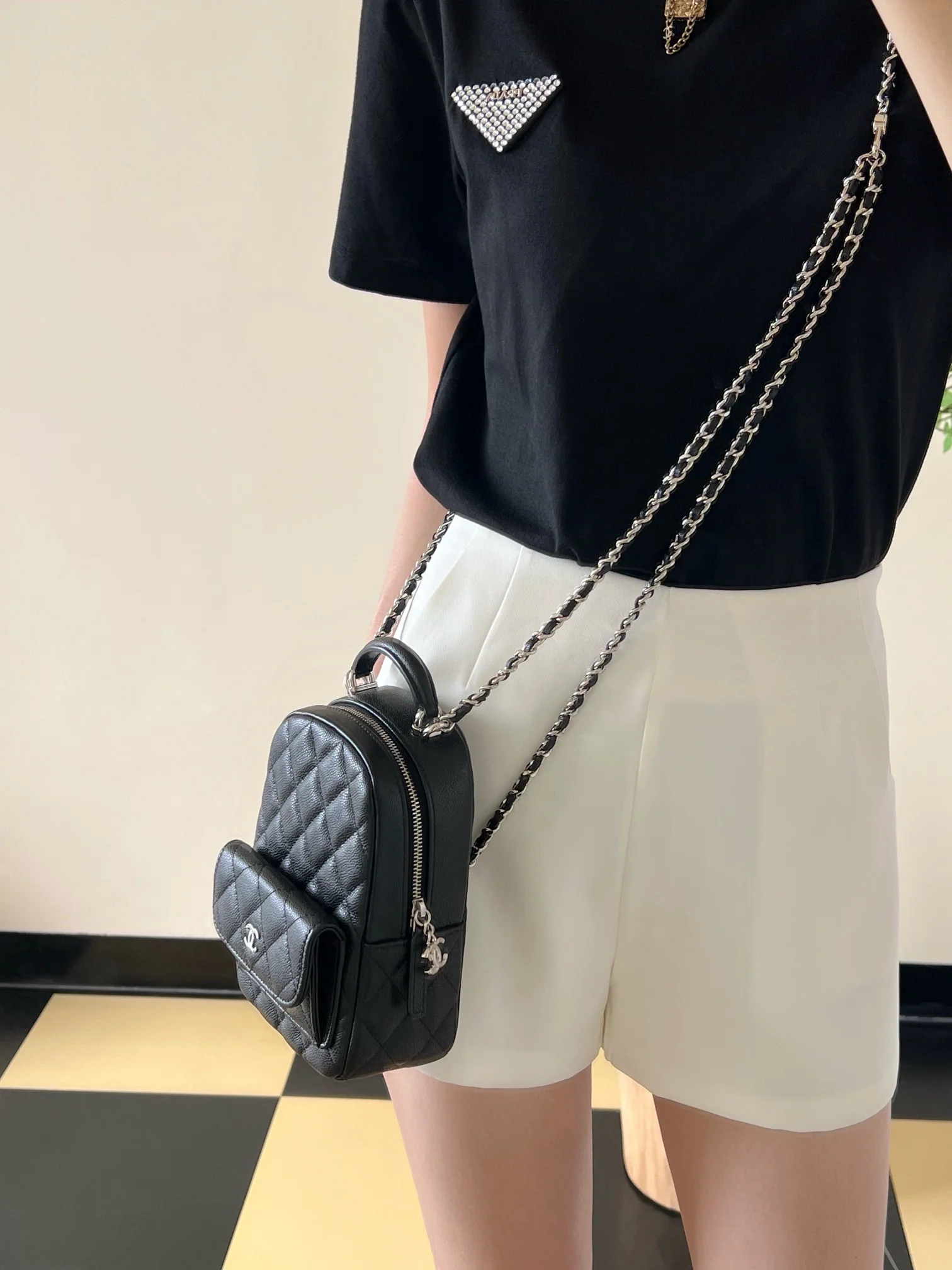 Chanel - Многофункциональный небольшой рюкзак - Черный с серебряной пряжкой