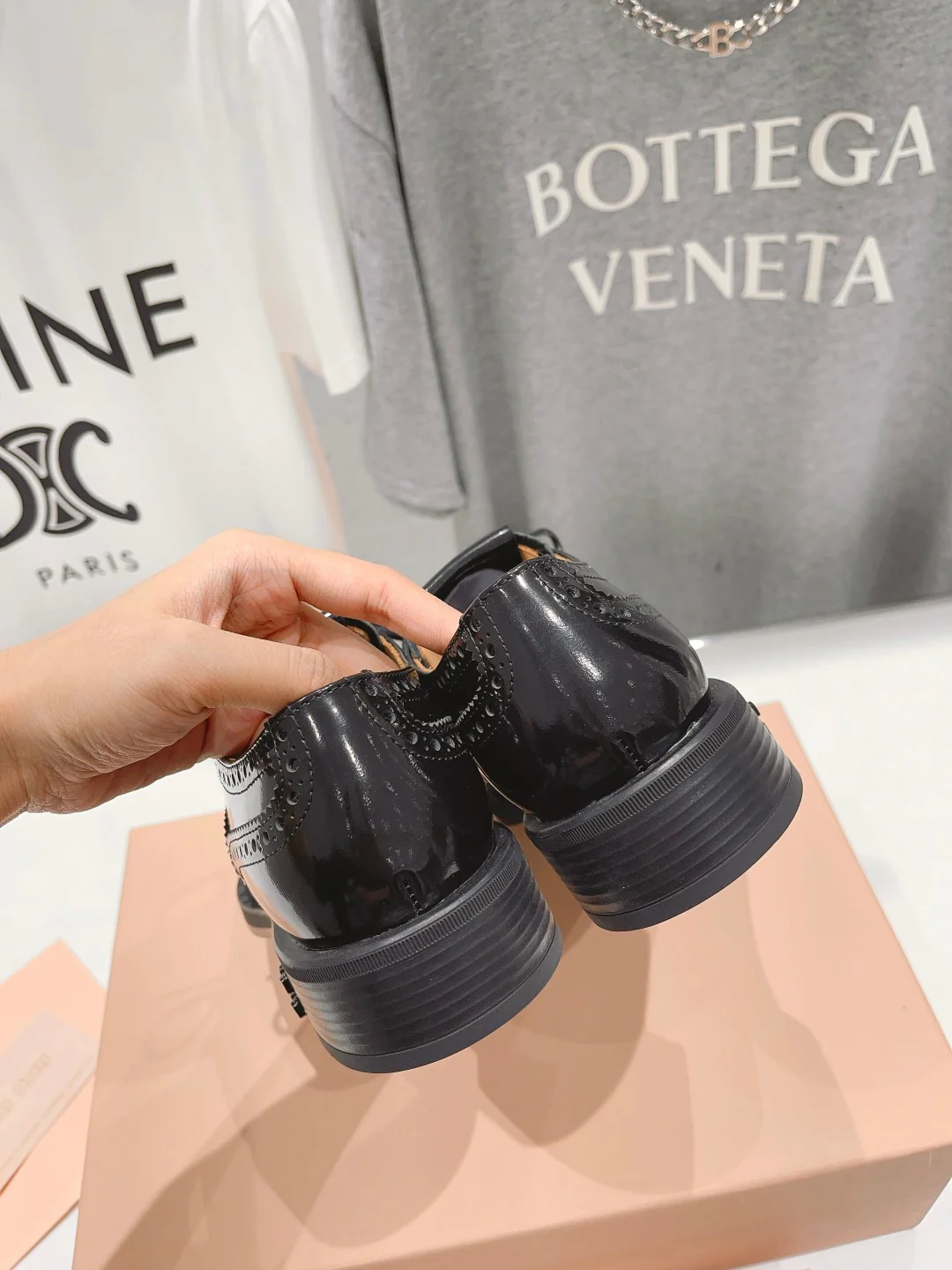 Коллекция Miu Miu весна/лето 2023 — Туфли-броги — Черные