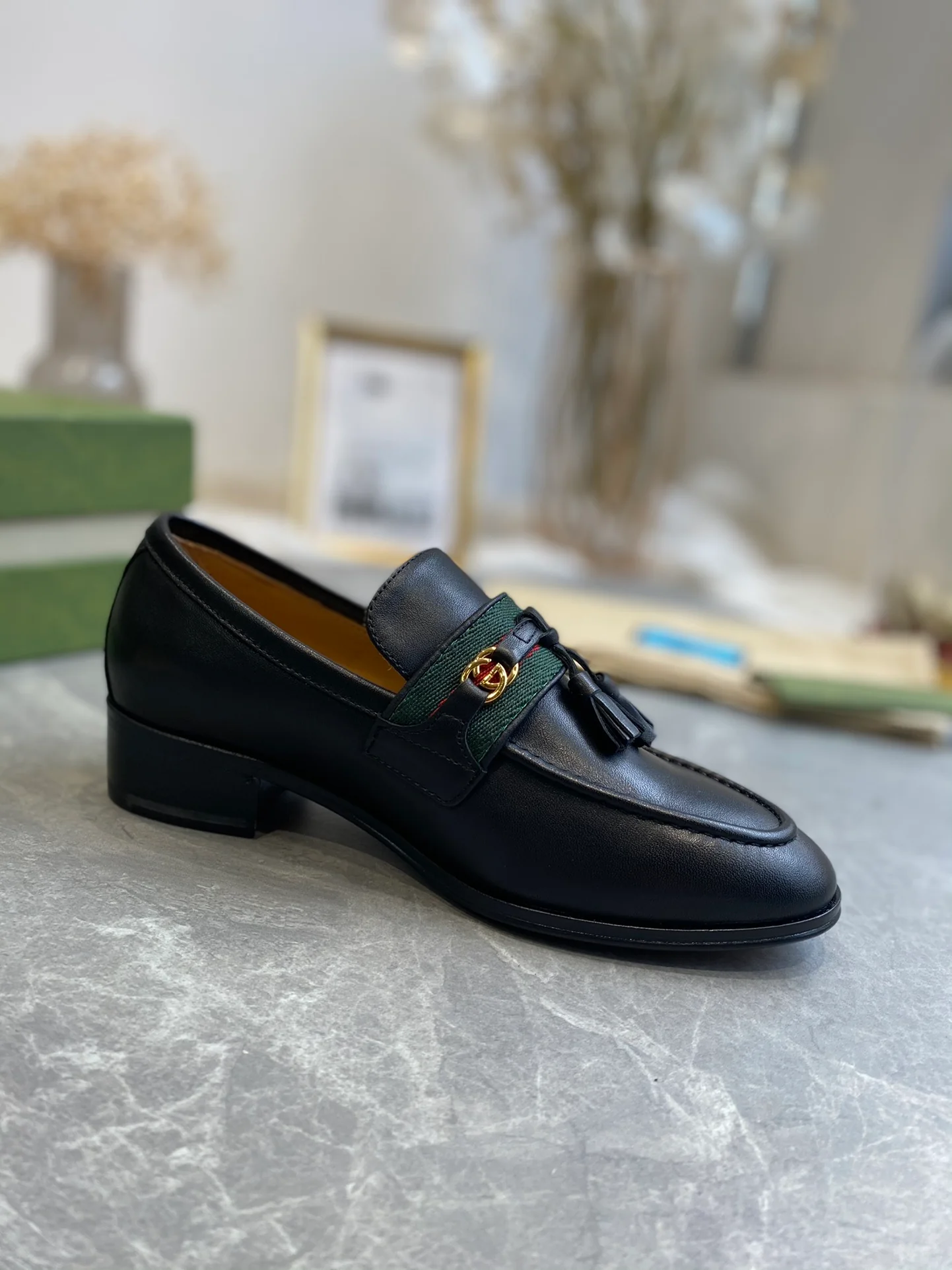 Лоферы Gucci с кисточками - 1