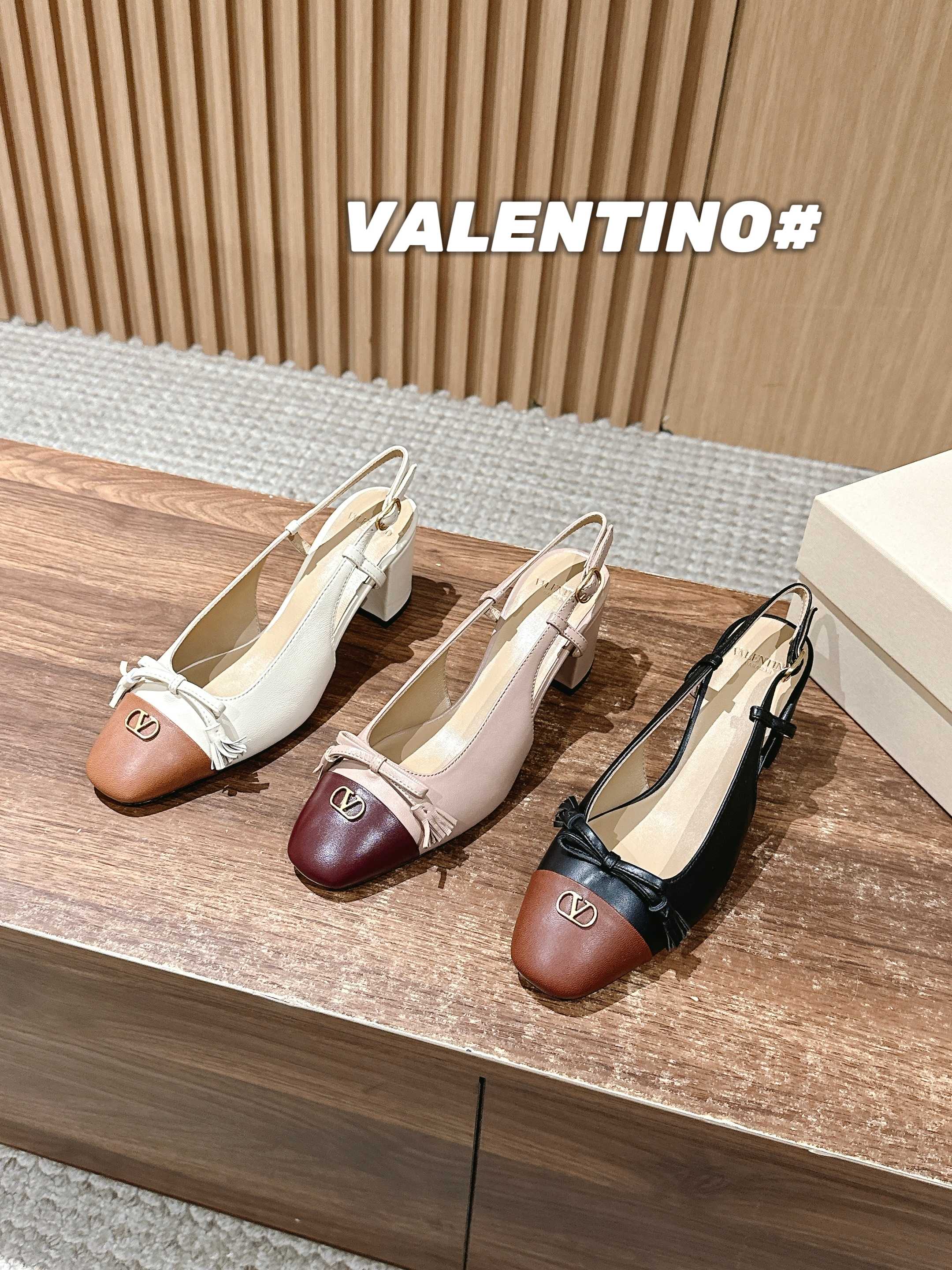 RV - Туфли на толстом каблуке с закрытым носком - Черные