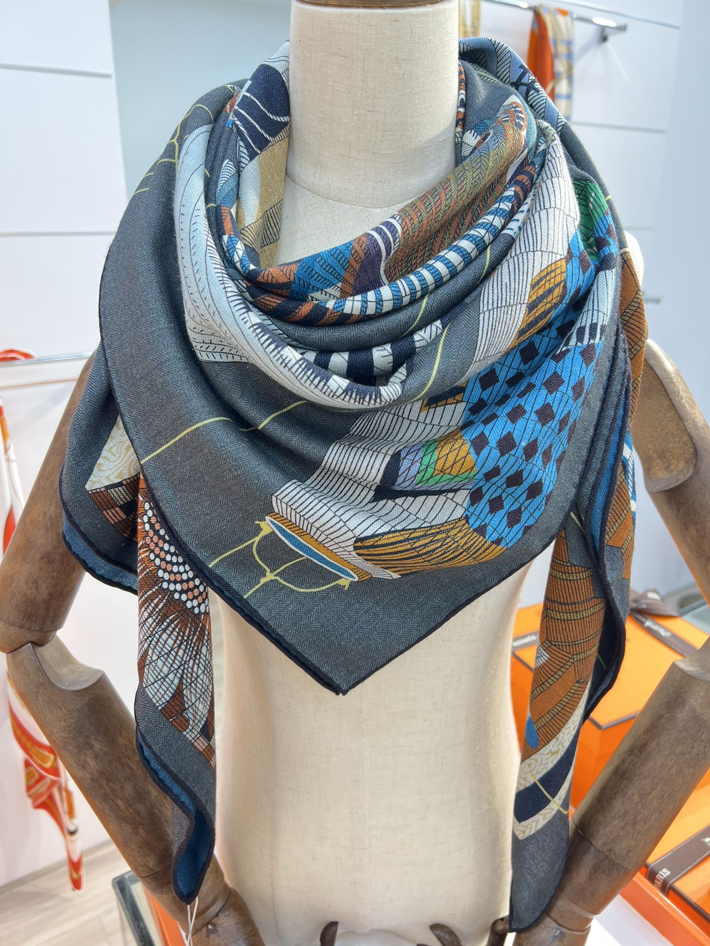 Большой двусторонний бархатный шарф Hermes - 140 см - 003