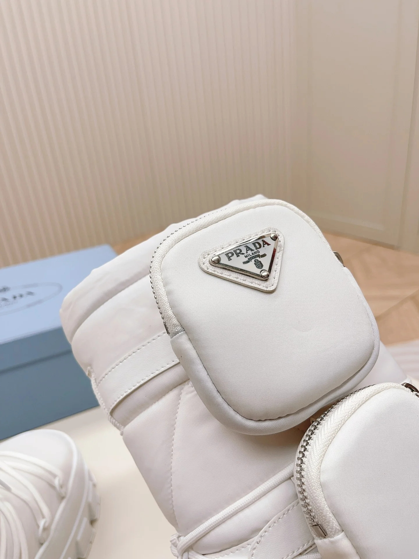 Снежные ботинки Prada Space 2024 - белые