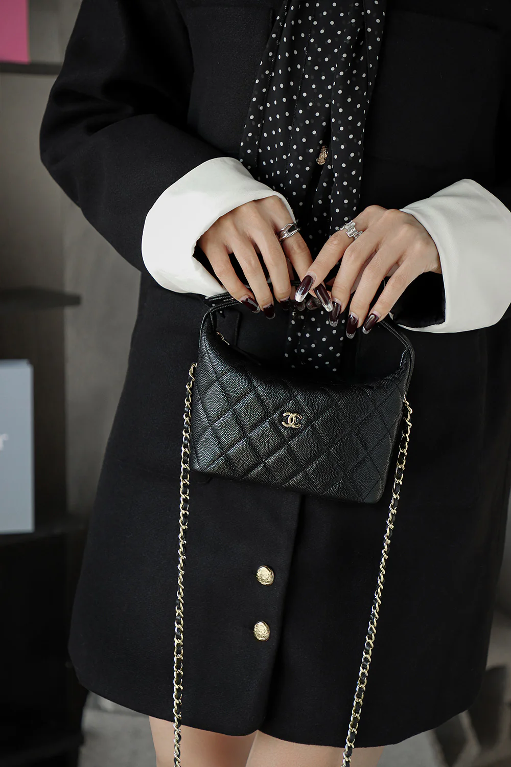 Chanel 25c - Средняя длина, телячья кожа - Сумка для ланча - Черная с золотой фурнитурой