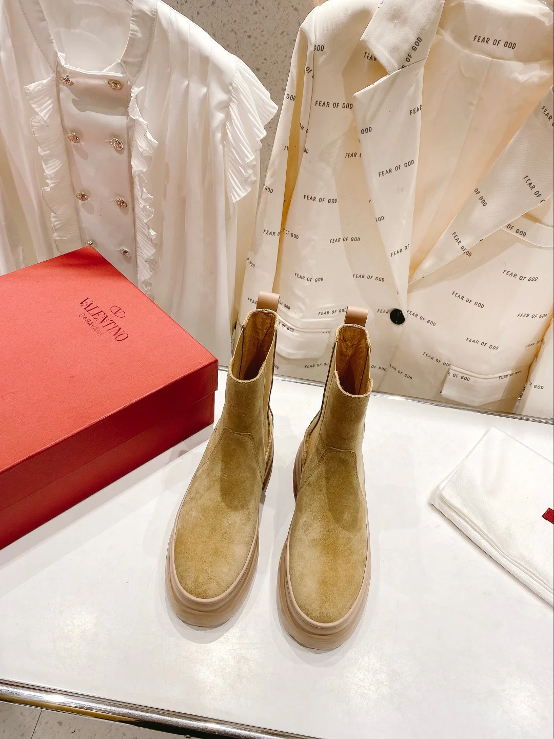 Ботильоны на платформе Valentino до середины икры - абрикосового цвета