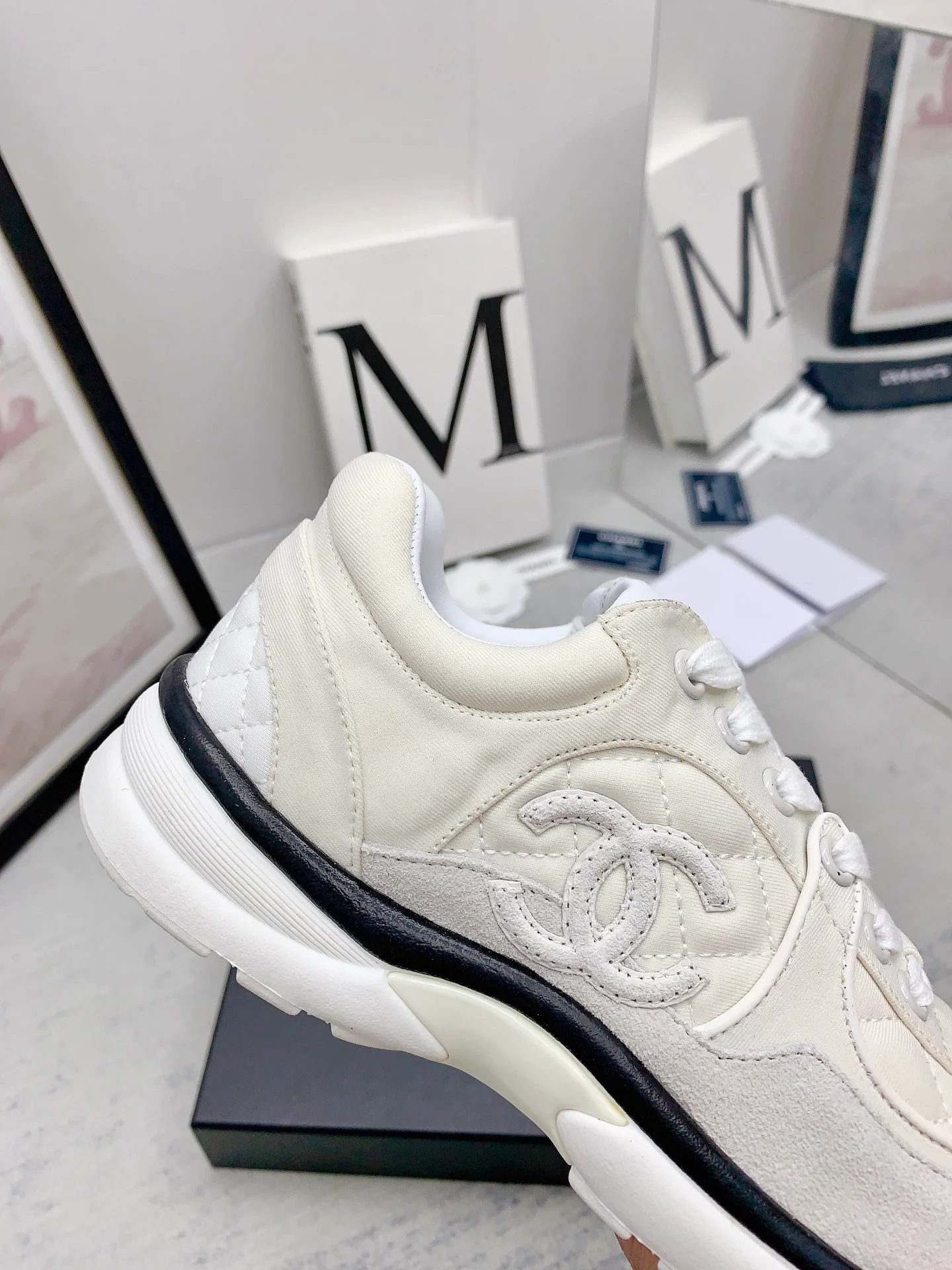 Клетчатые повседневные кроссовки Chanel - Off White