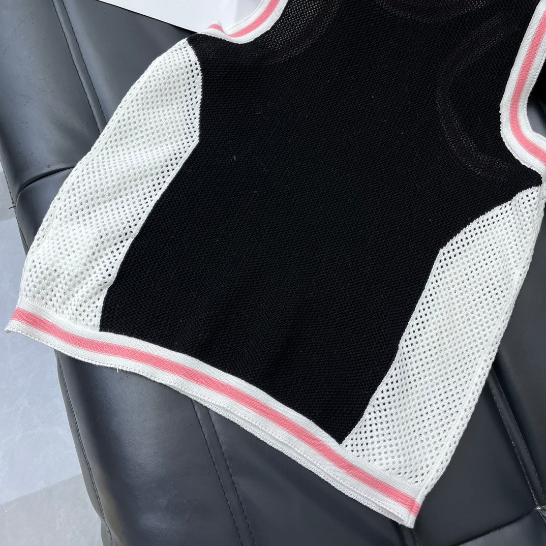 Chanel - 2403-24 Новинка: Жилет с вырезом на плечах