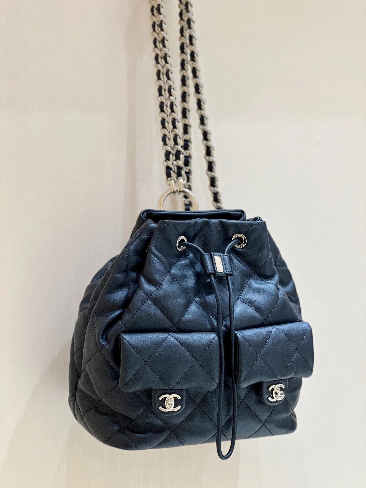 Рюкзак Chanel 23B — черный