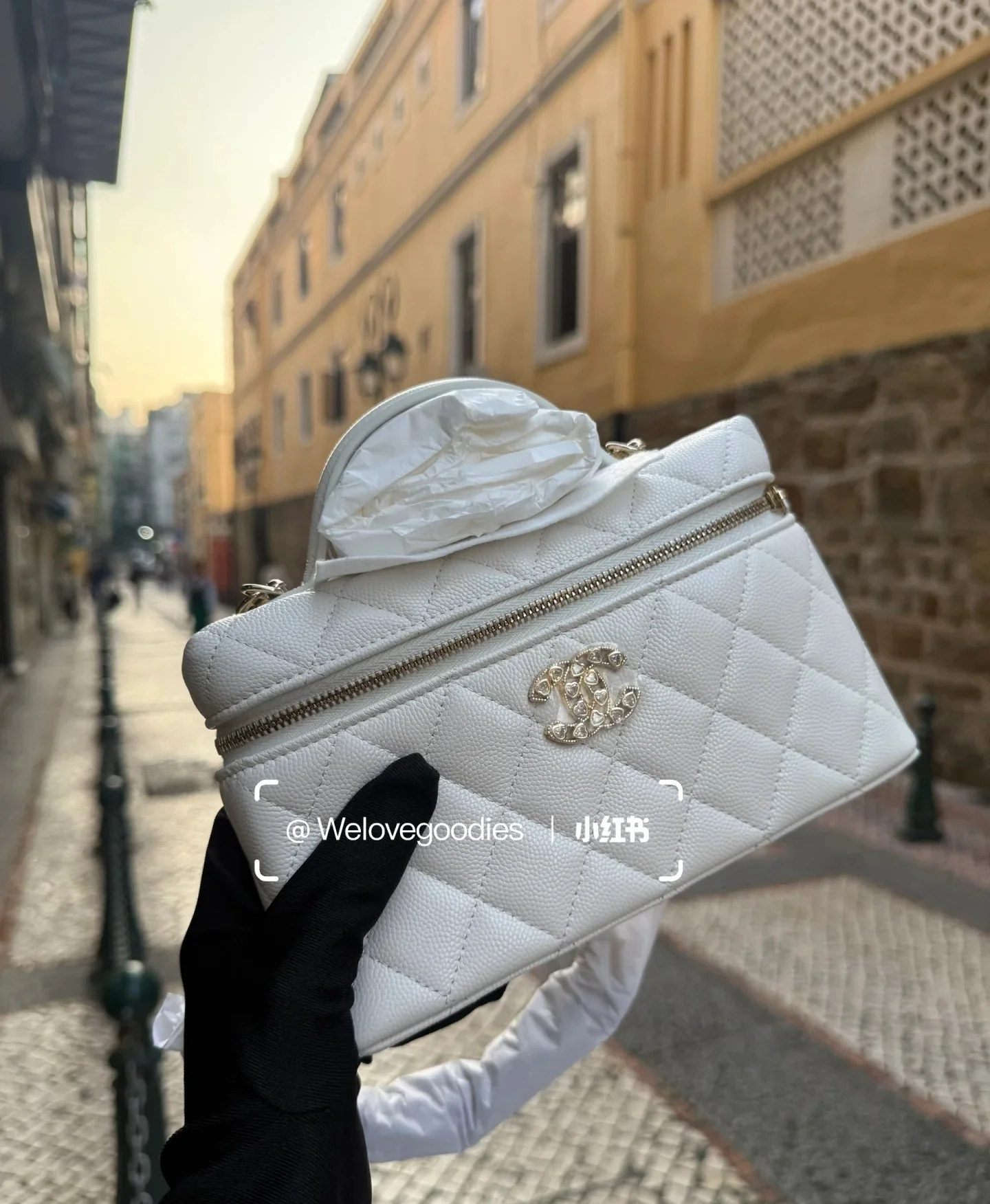 Сумочка Chanel 25p Heart Diamond LP с цепочкой - белая