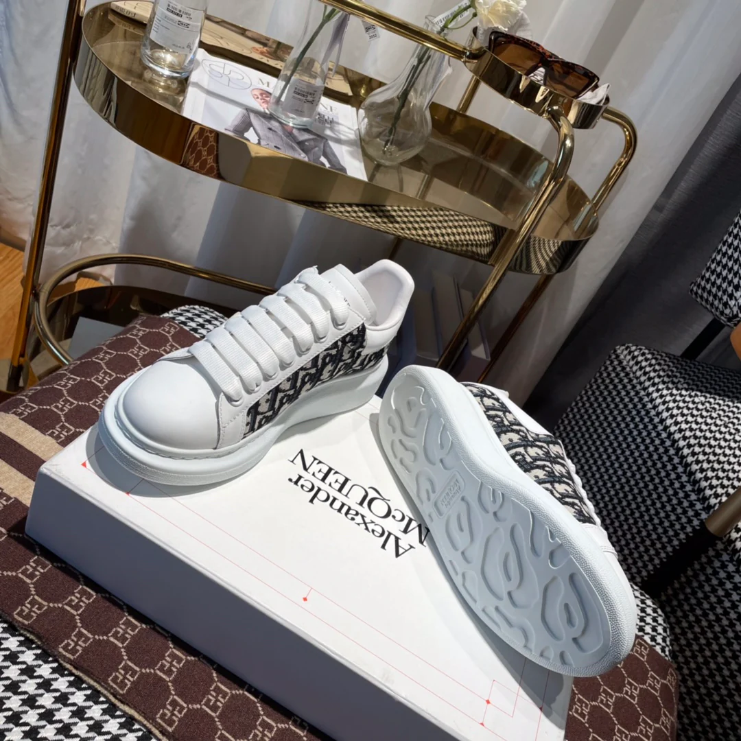 McQueen - Классические белые кроссовки в стиле Dior Monogram