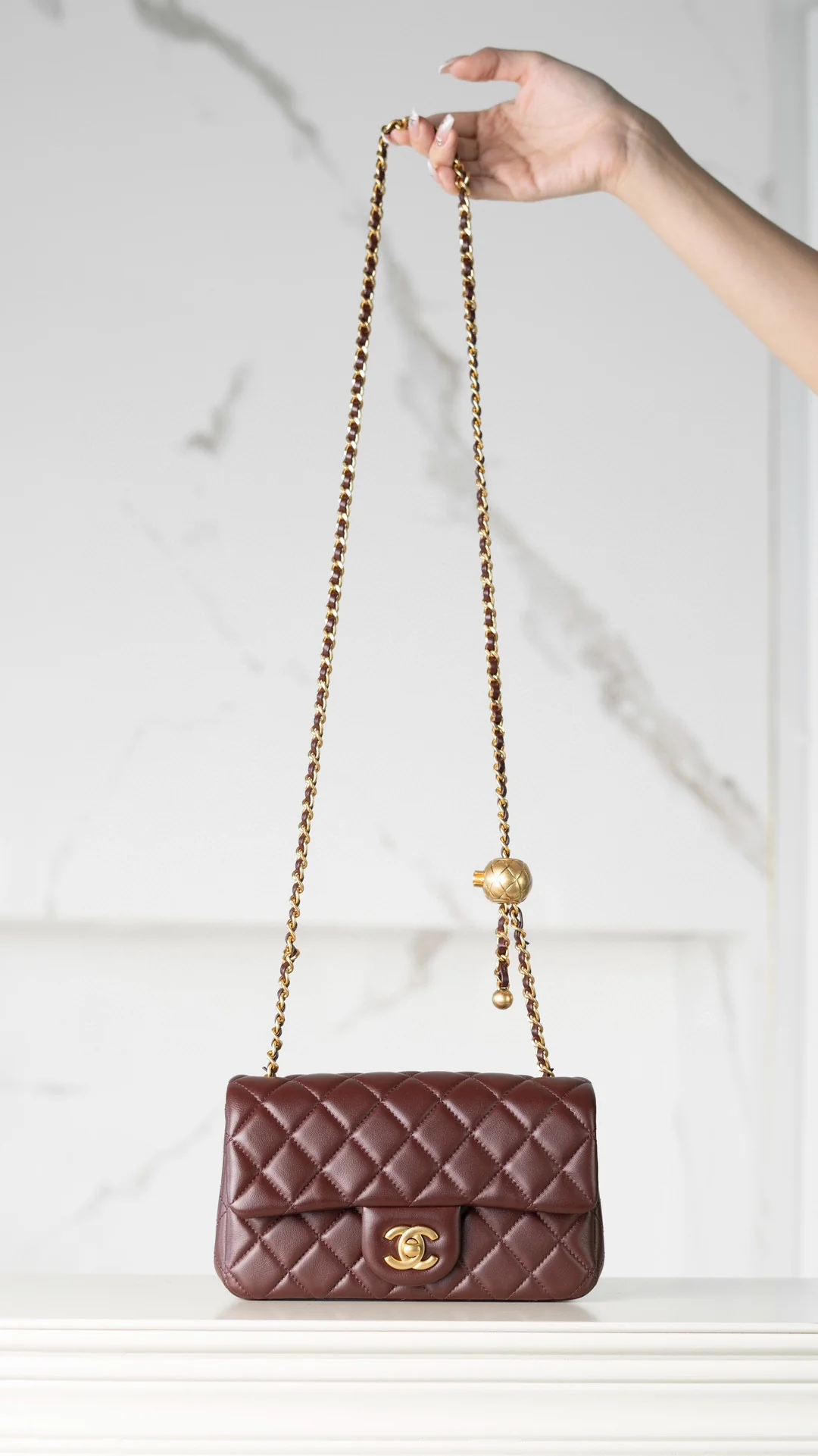 Мини-платье Chanel CF Gold Ball, бордовое.