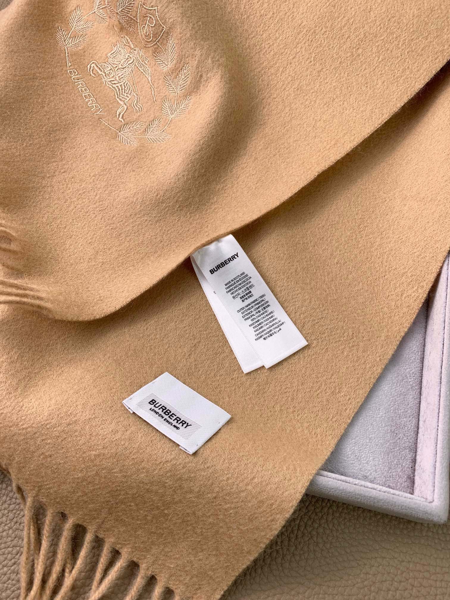 Шарф Burberry из овечьей шерсти с водным узором - абрикосовый