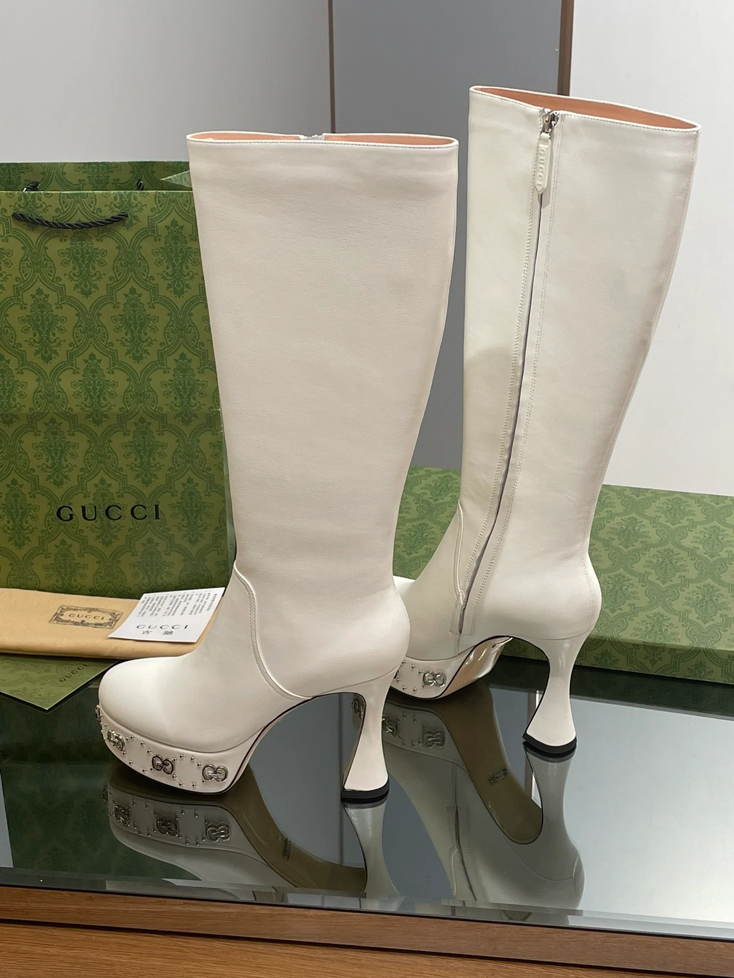 Новинка начала осени 2023 года от Gucci — Ботинки на платформе и высоком каблуке — Белые.