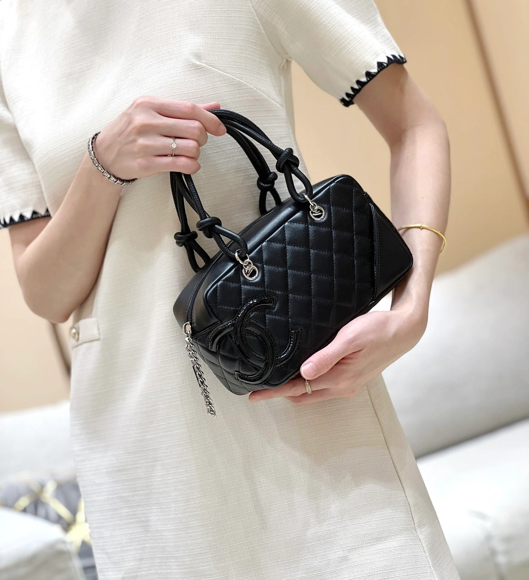 Chanel - Винтажная сумка-подушка Kang Peng - Полностью черная