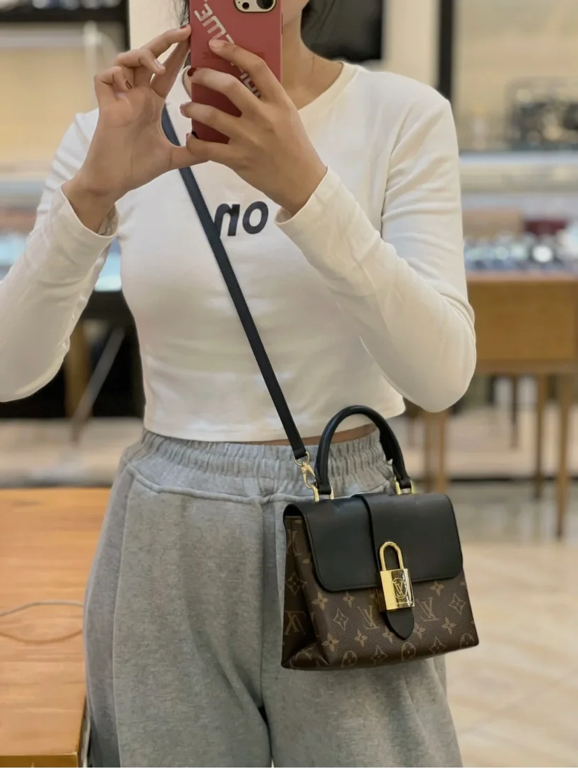 m44321-LV-locky-lock bag-black