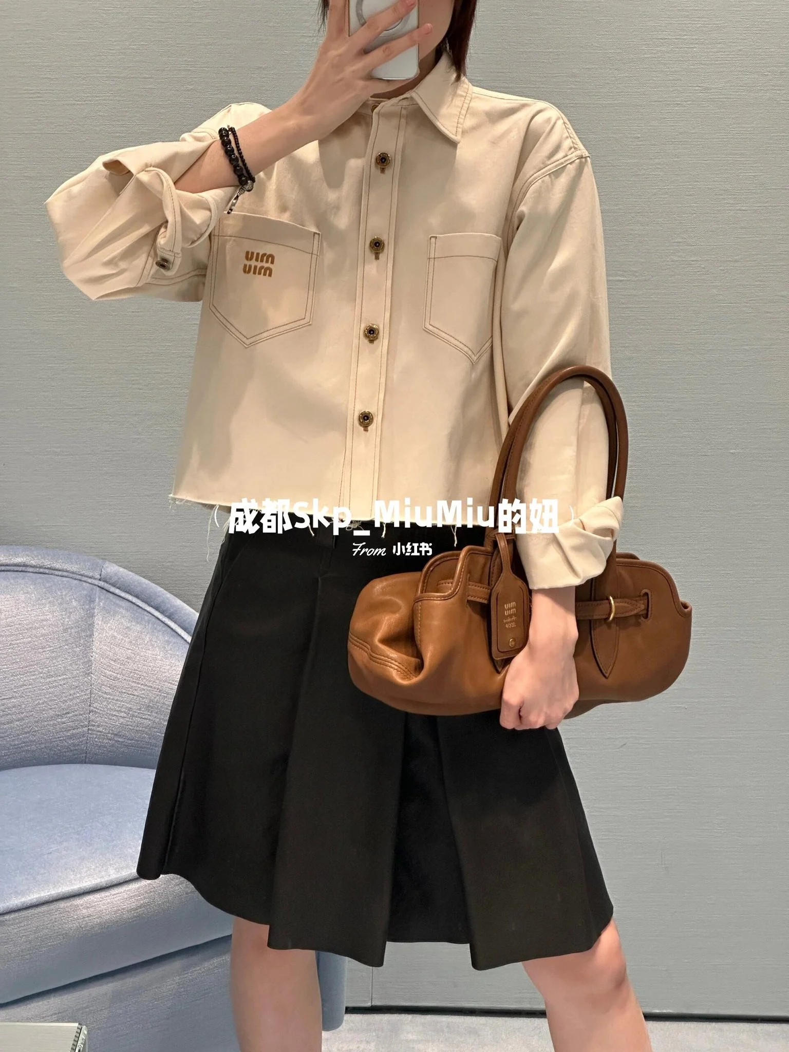 Новая однобортная короткая джинсовая куртка Miu Miu весна/лето 2024, кремово-белого цвета.