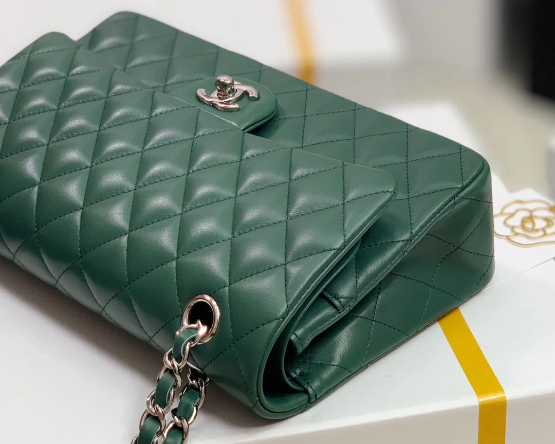 Сумка Chanel из овечьей кожи CF — зеленая с серебристой фурнитурой — 25 см