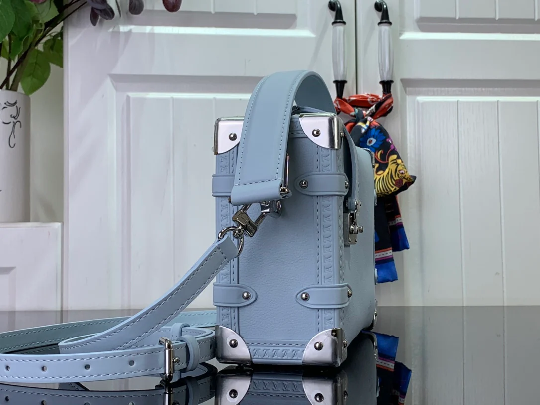 m25160-LV-side-trunk-medium chain bag-blue