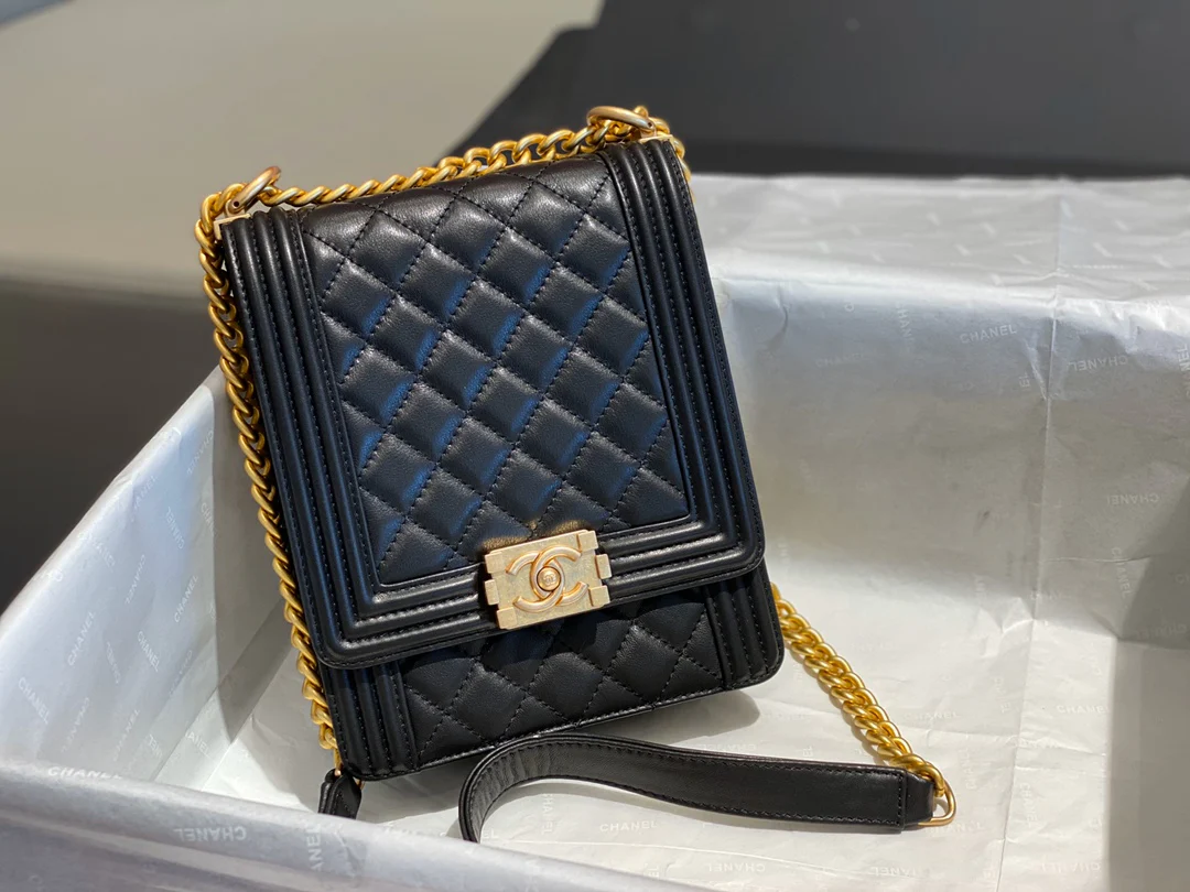 Chanel-boy-19-16-5cm