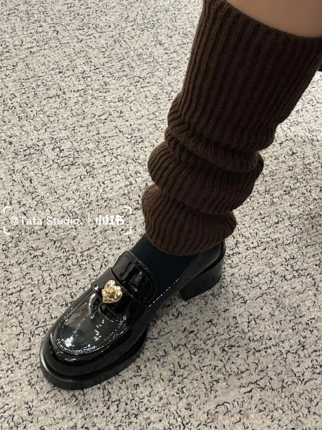 Новинка весны 2023 года от Chanel — лоферы в форме сердца.