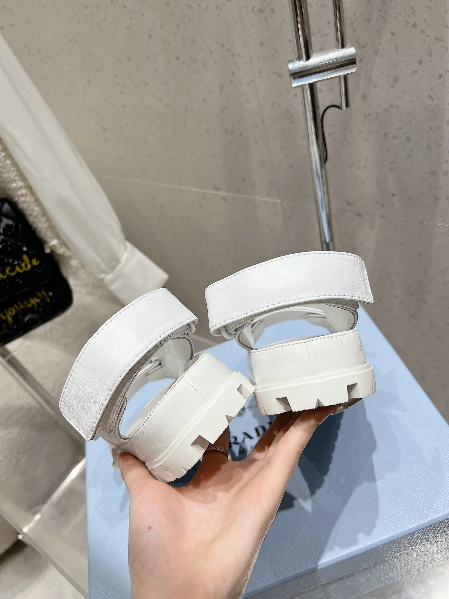 Сандалии Prada 2024 на платформе с застежкой-липучкой - желтые