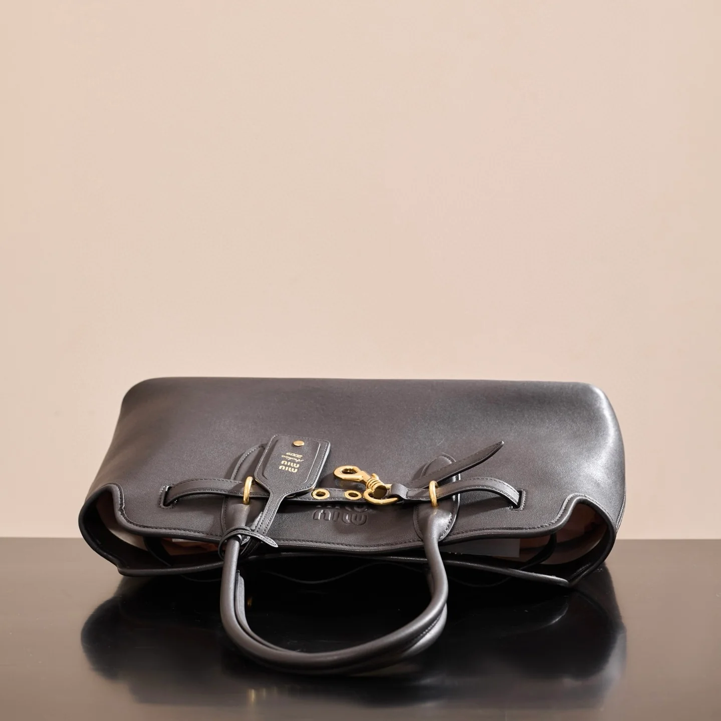 Сумка Miu Miu-5bg310m1680-????? из овечьей кожи, горизонтальная, черная.