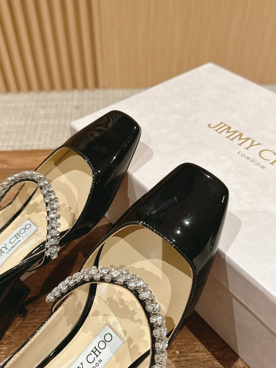 Сандалии Jimmy Mary Jane с кристальной цепочкой на пятке - черные