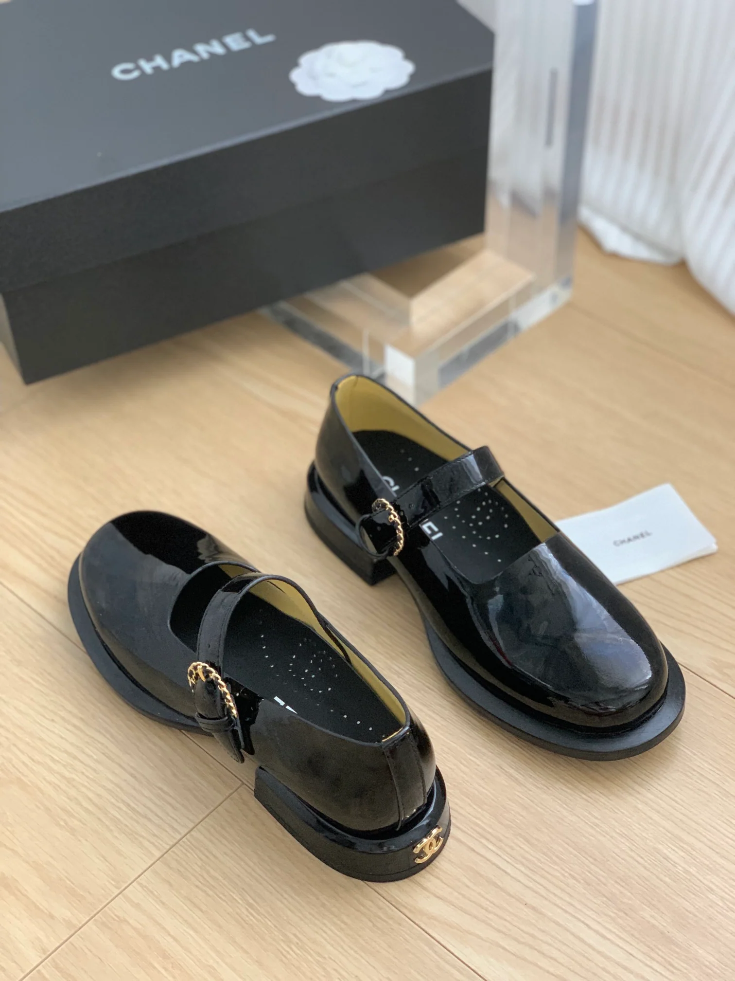 Новинка сезона осень/зима 2023 от Chanel - туфли Мэри Джейн - черные.