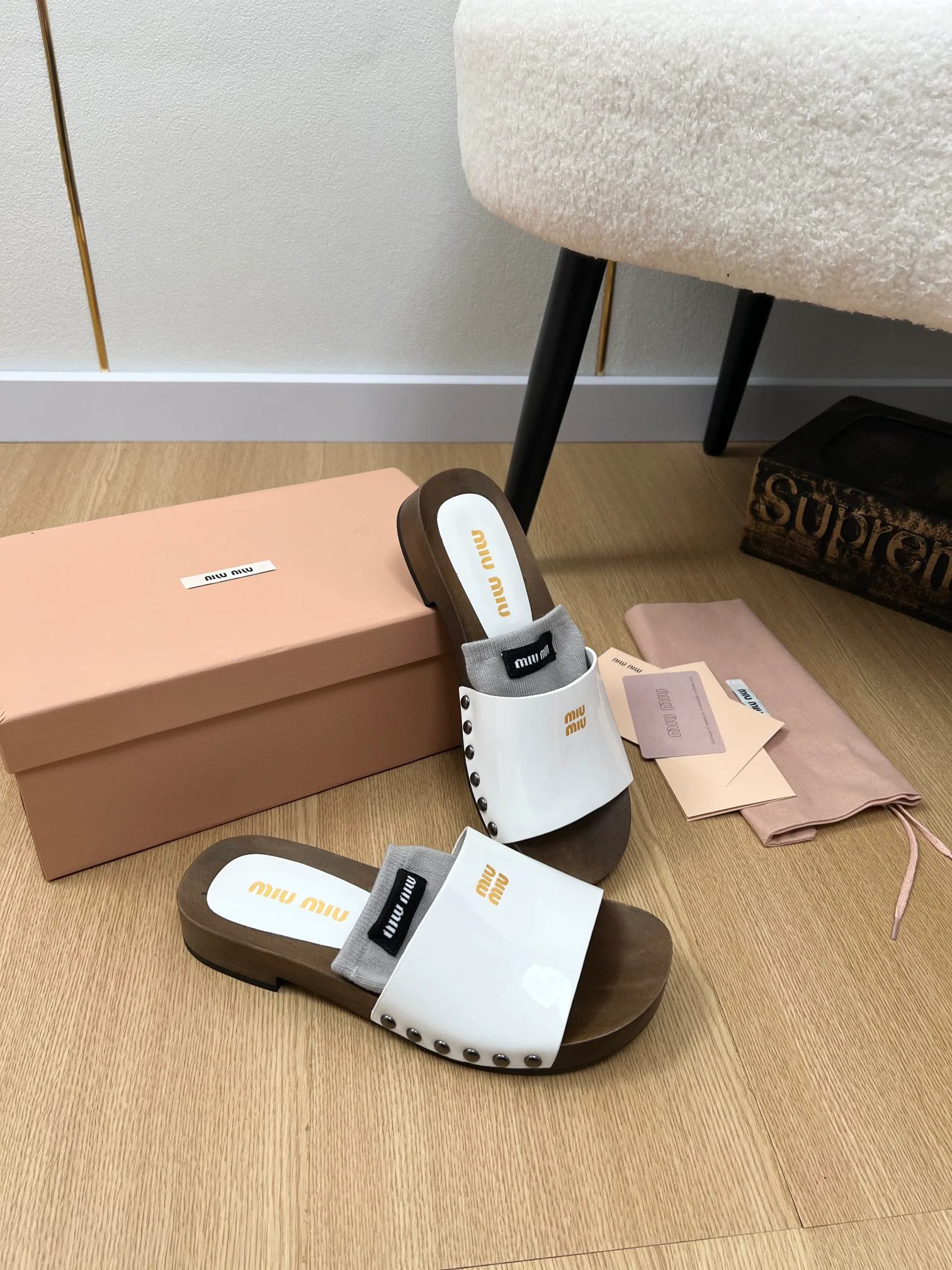 Деревянные тапочки Miu Miu 2024 - Белые - 1