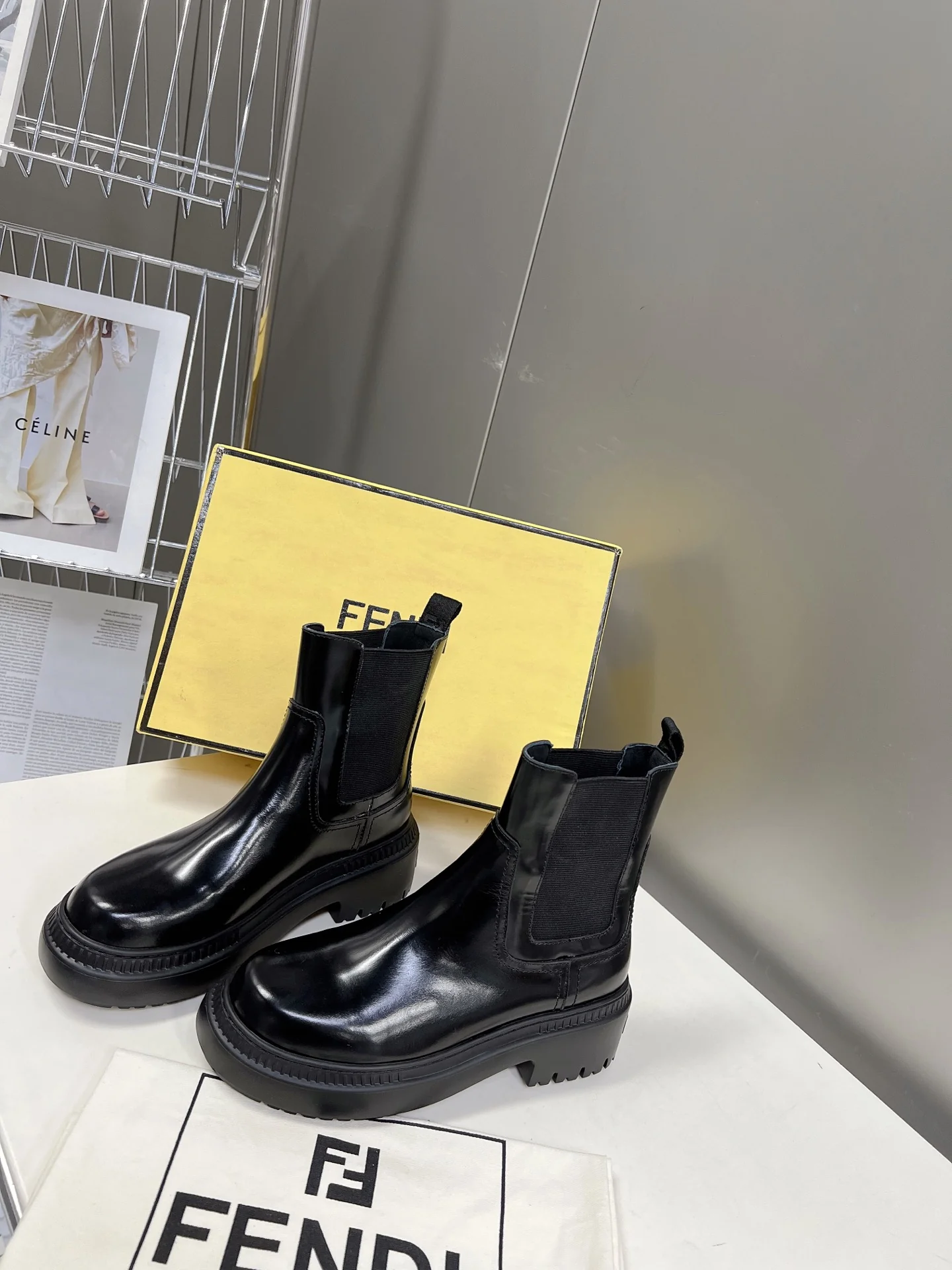 Новинка весны 2022 года от Fendi - Ботильоны - Черные