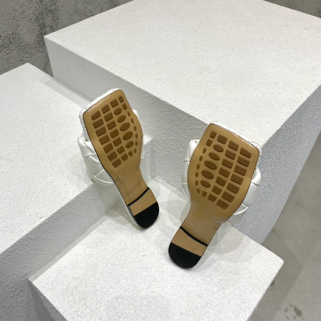 Новинка сезона весна/лето 2021 от BV - Плоские плетеные тапочки - Белые