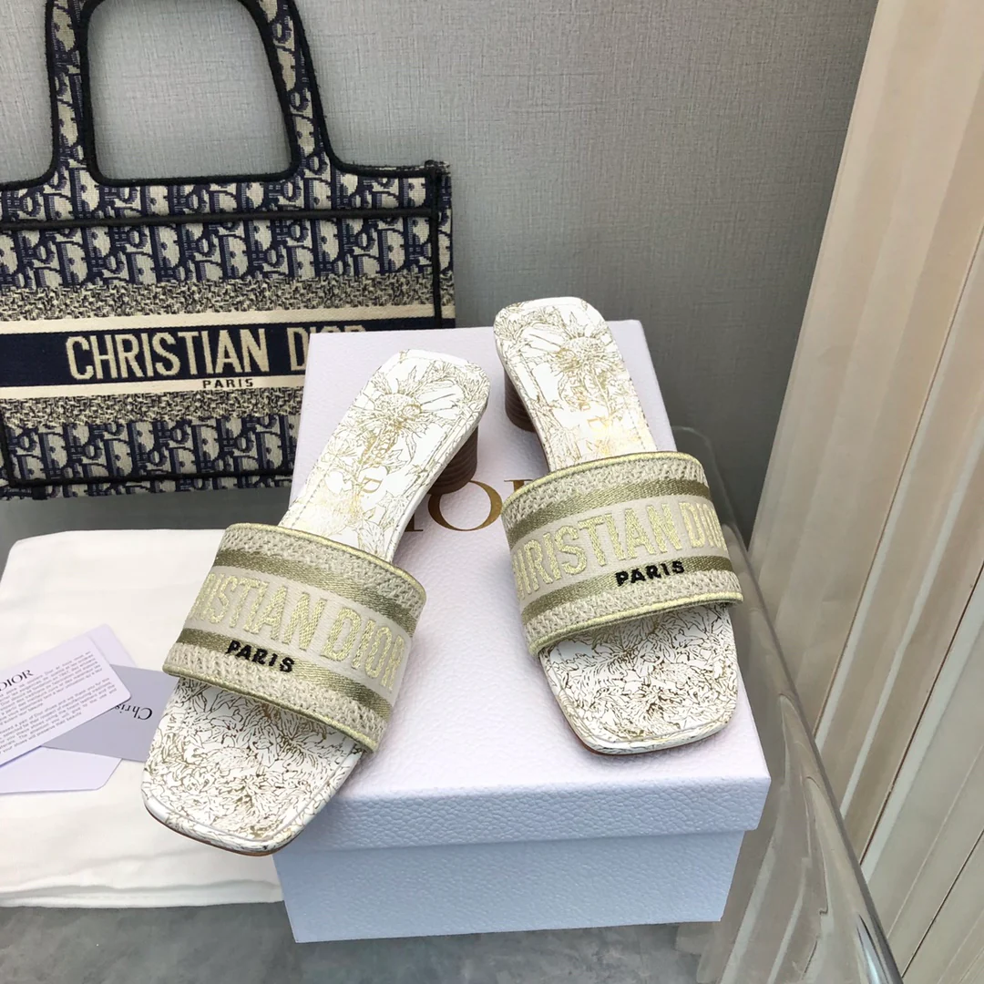 Тапочки Dior 2024 с цветочной вышивкой - золотые